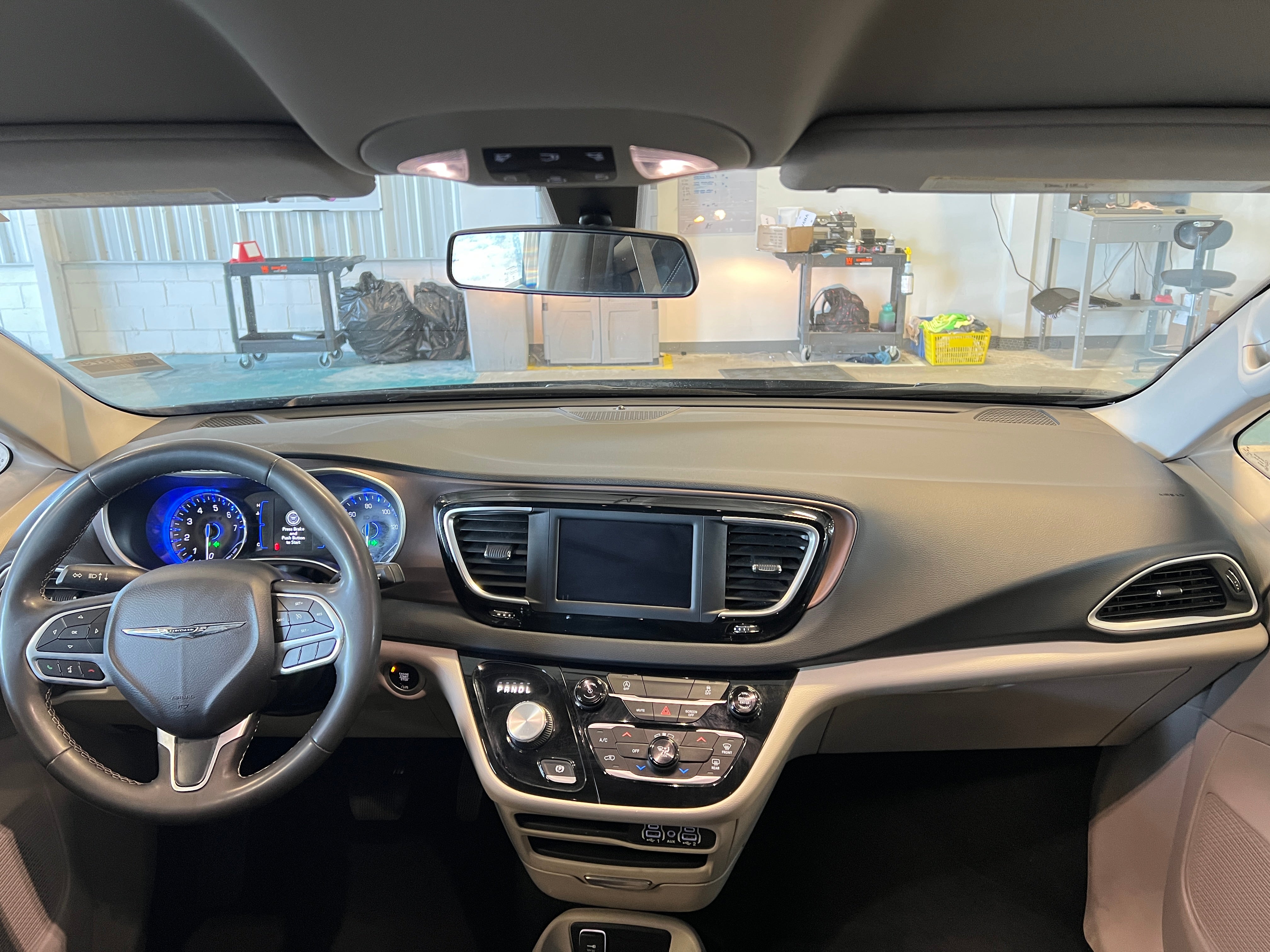 2022 Chrysler Voyager LX 3