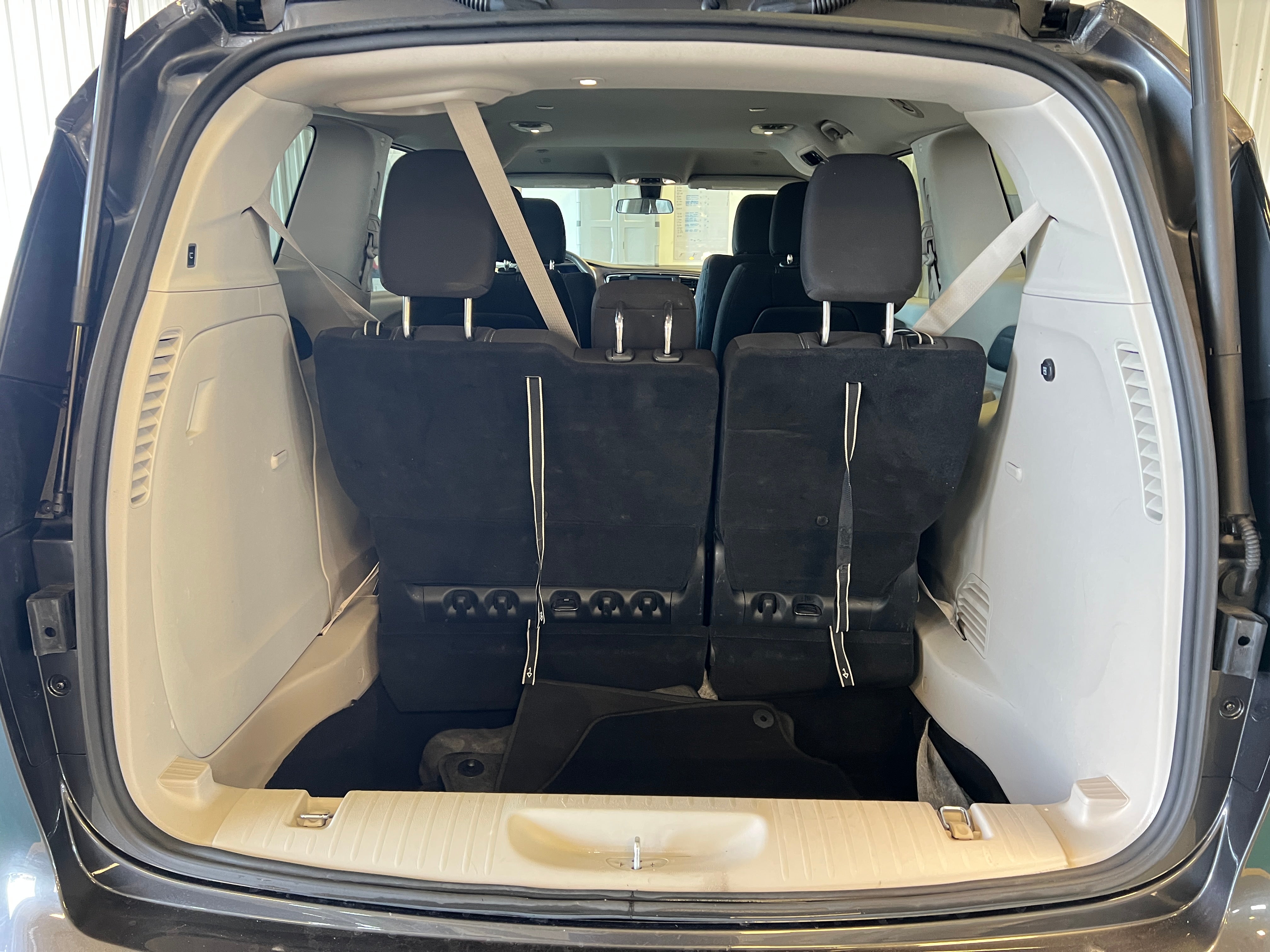 2022 Chrysler Voyager LX 7