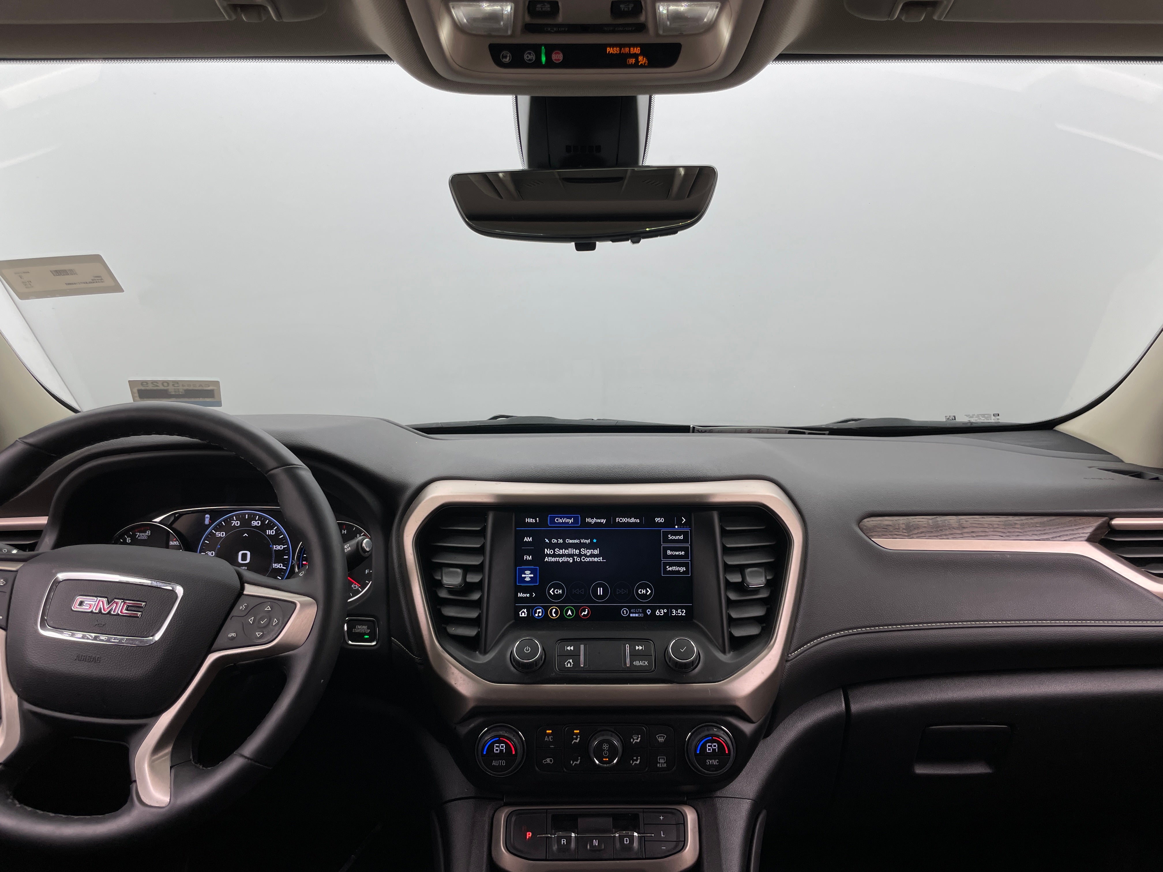 2023 GMC Acadia Denali 2