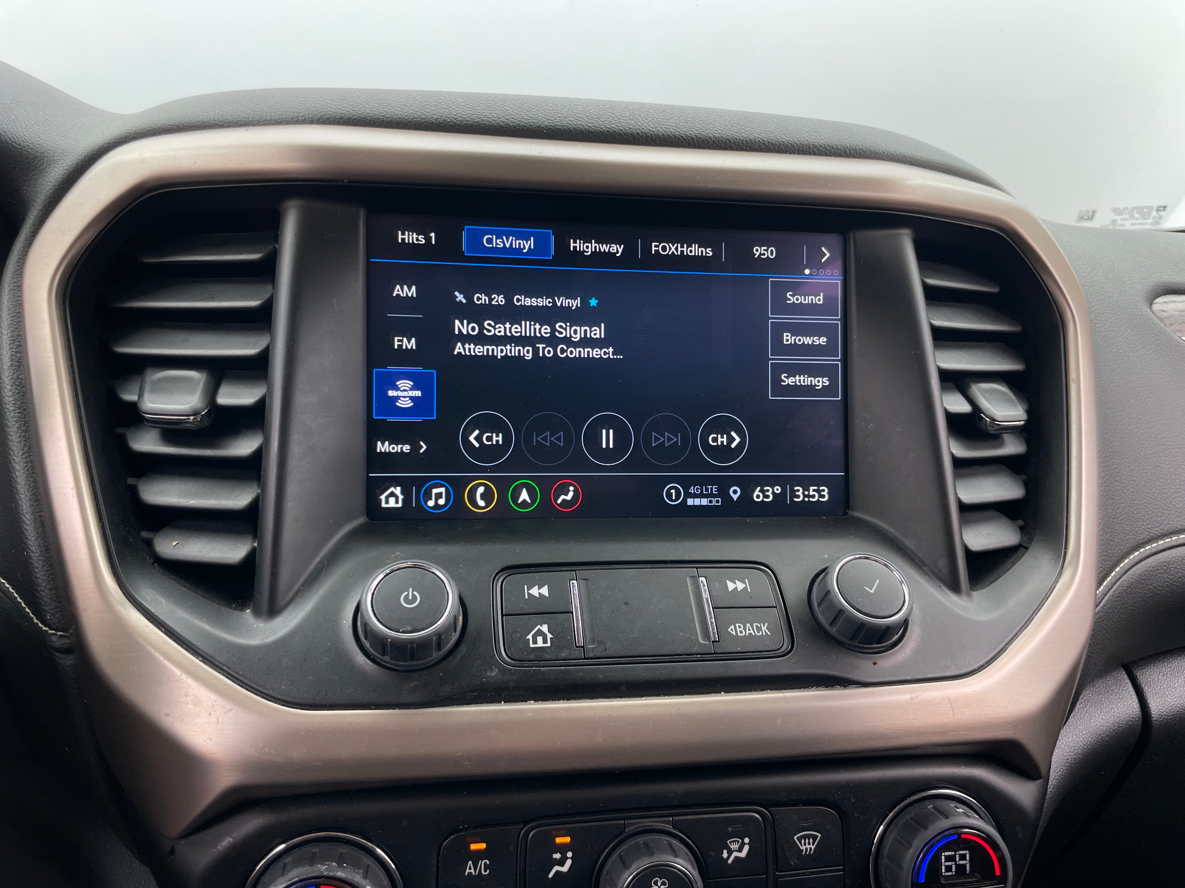 2023 GMC Acadia Denali 3