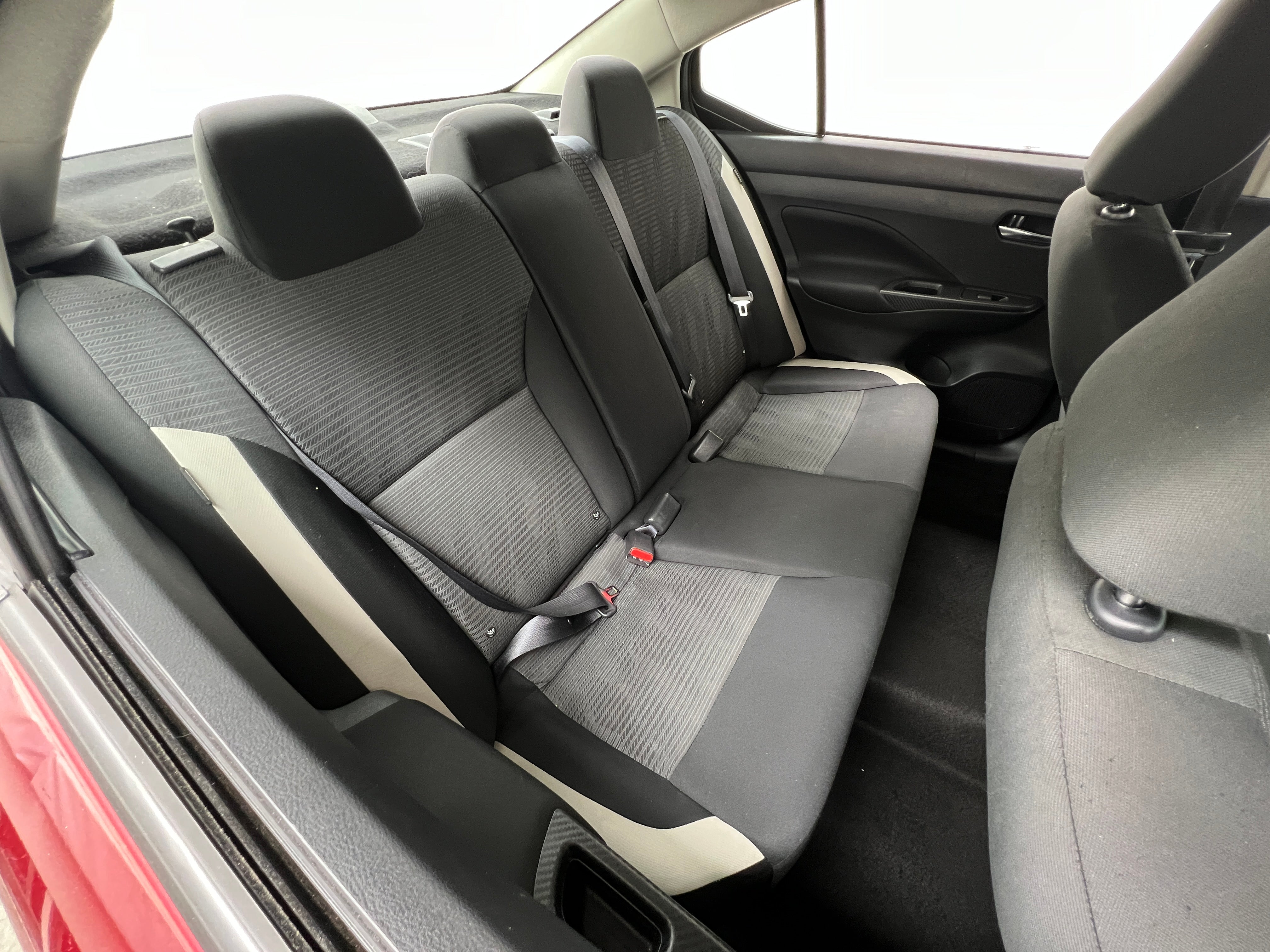 2021 Nissan Versa SV 6