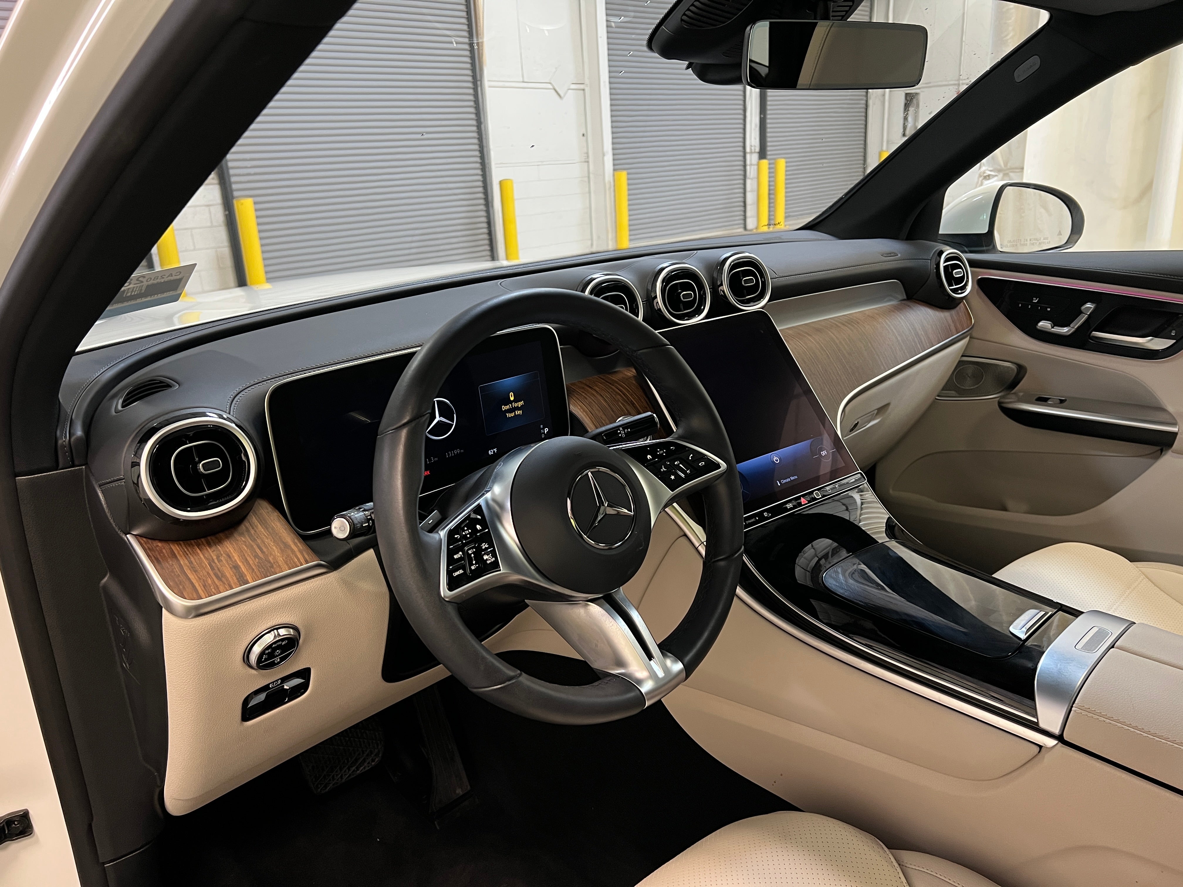 2024 Mercedes-Benz GLC 300 2