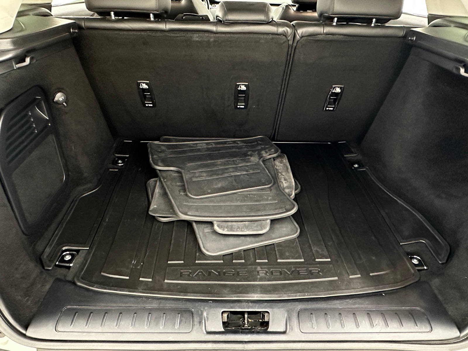 Thumbnail: 2019 Land Rover Range Rover Evoque - 6