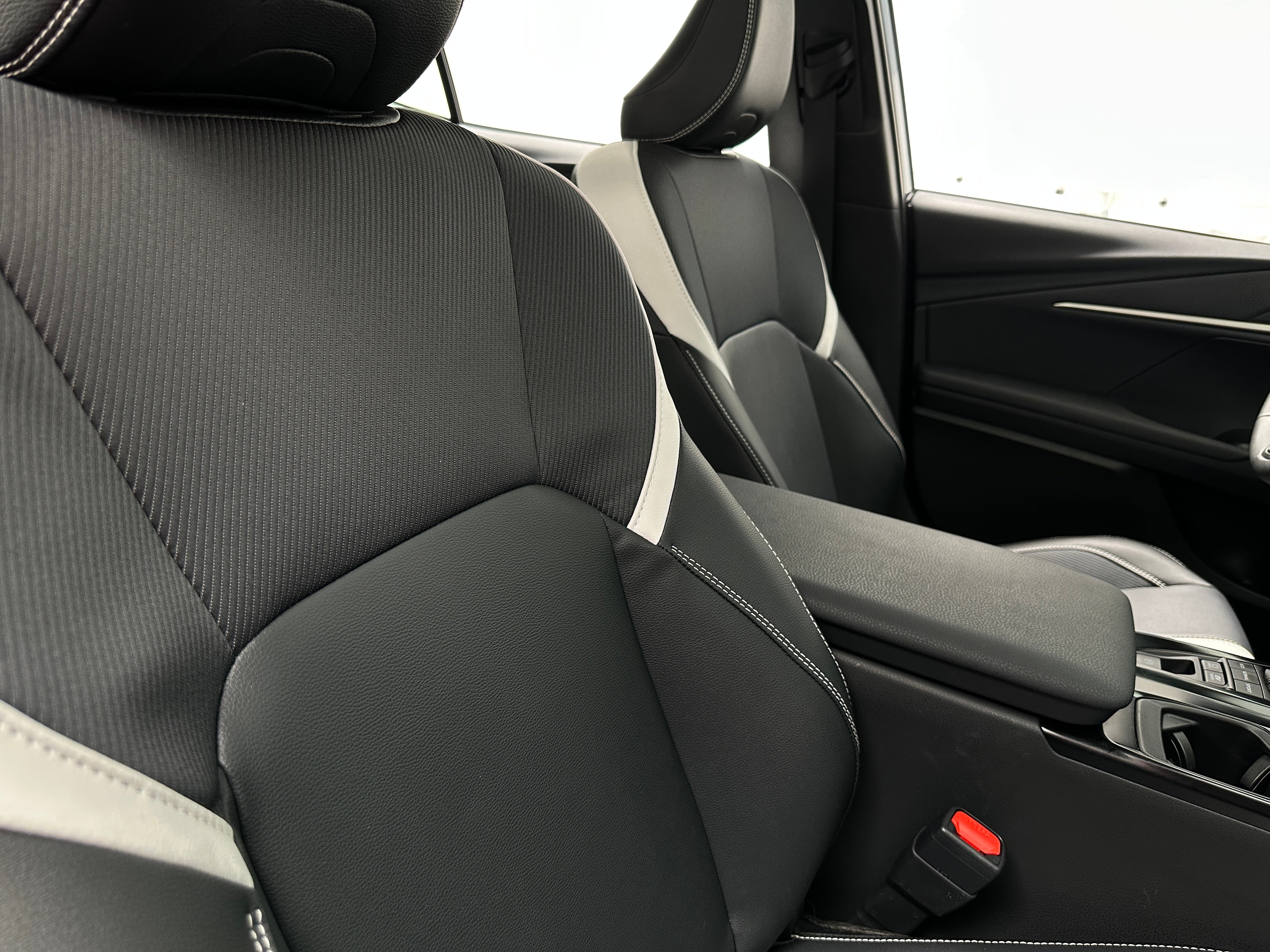 2025 Toyota Camry SE 2