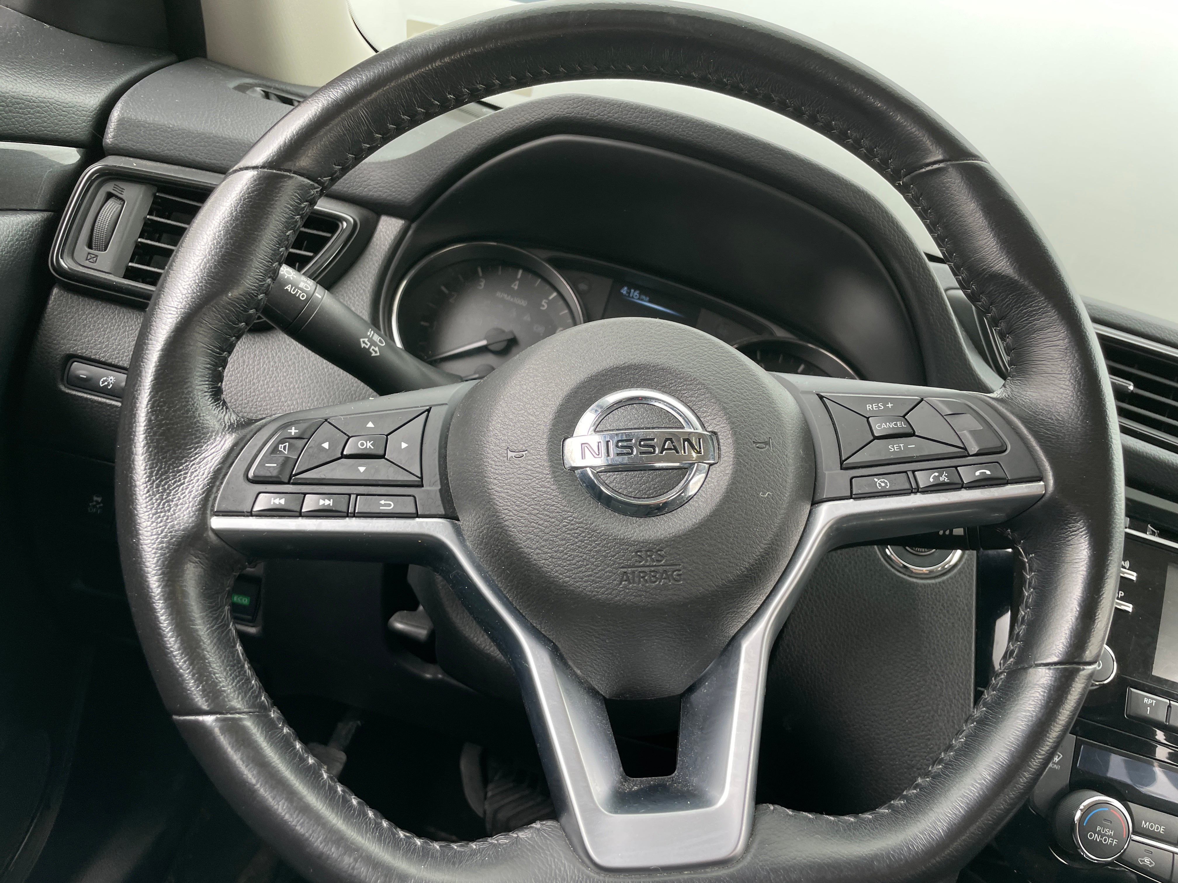 2017 Nissan Rogue SV 4