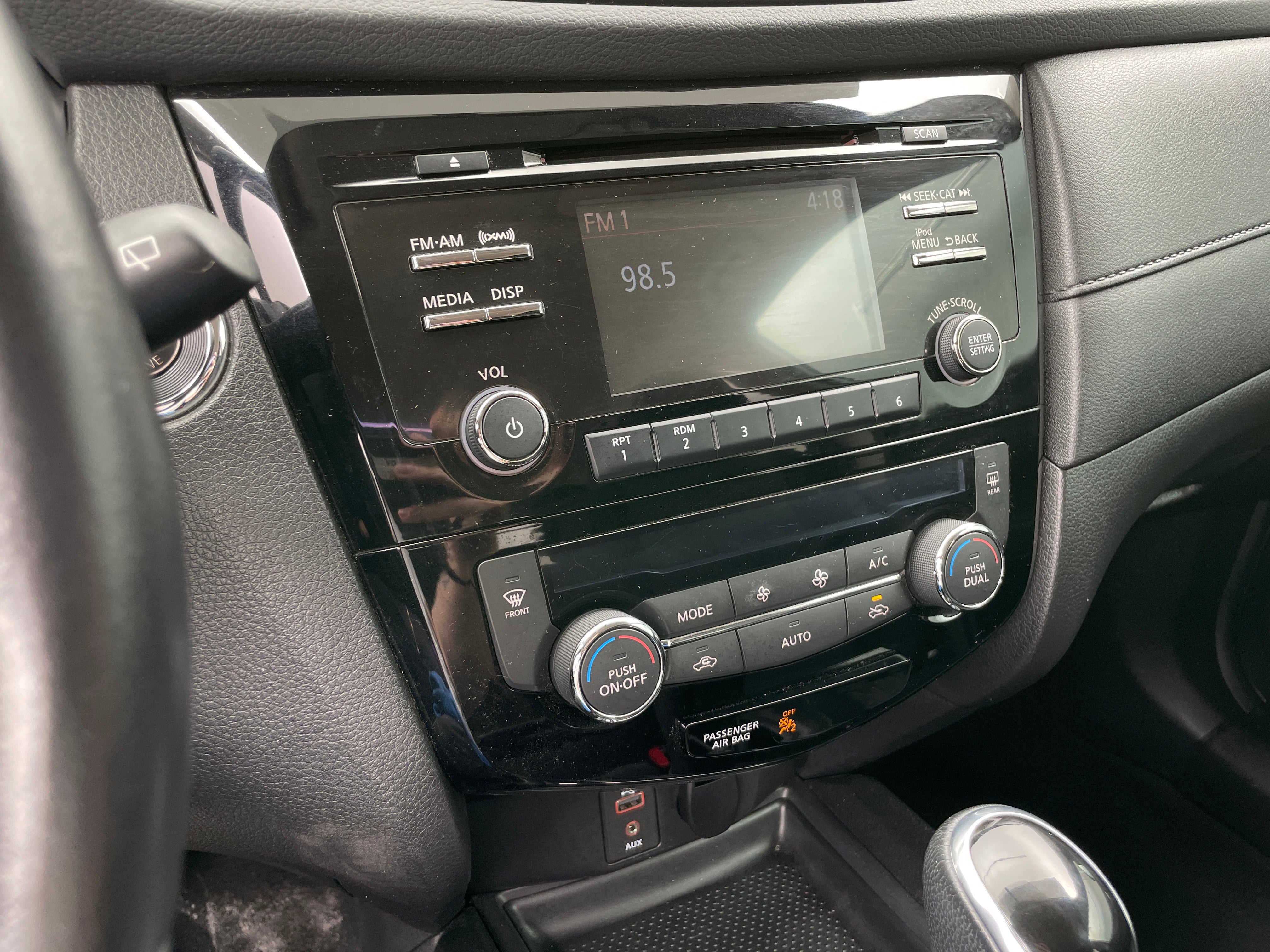 2017 Nissan Rogue SV 3