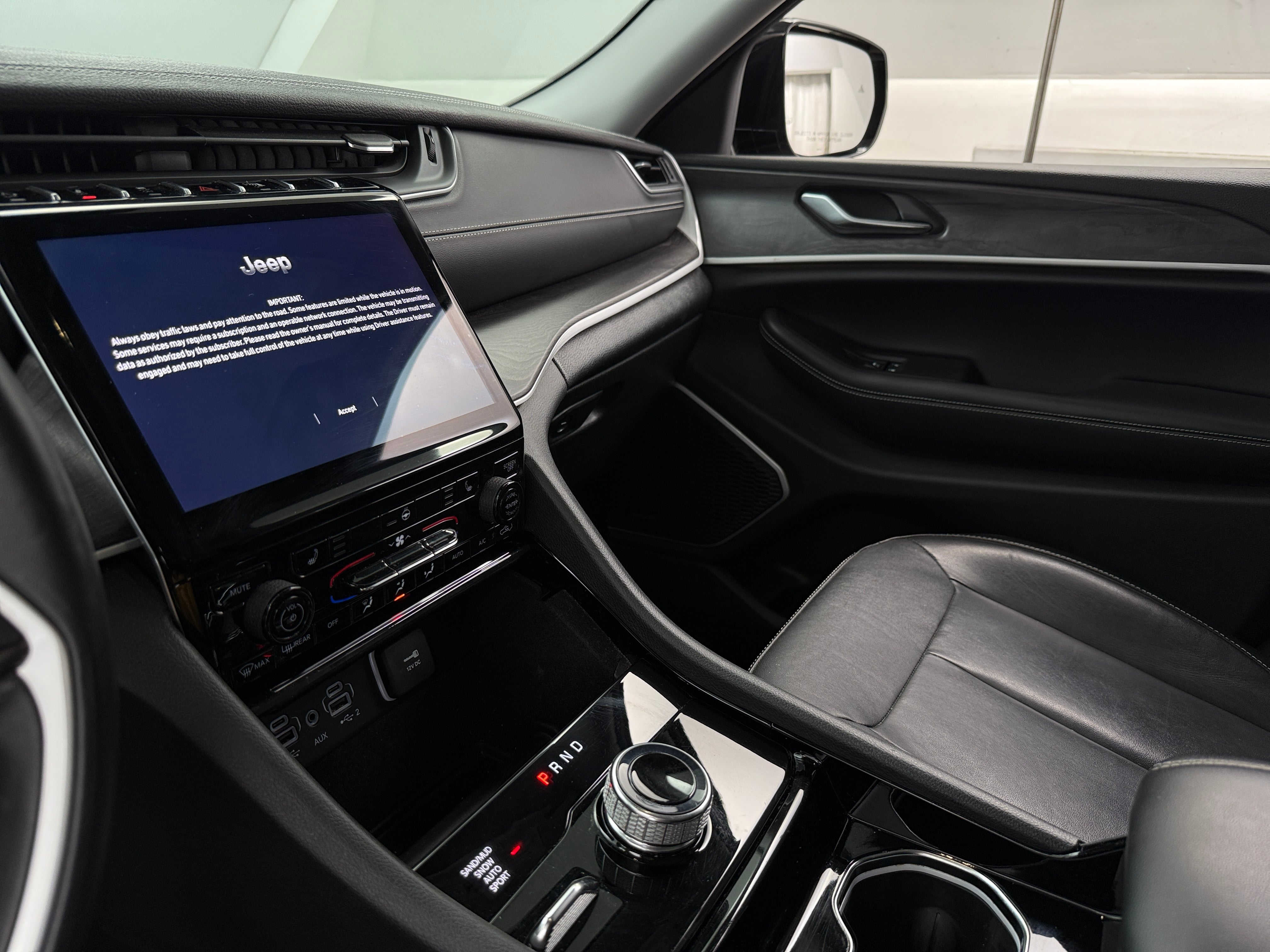 2022 Jeep Grand Cherokee L Limited Edition 3