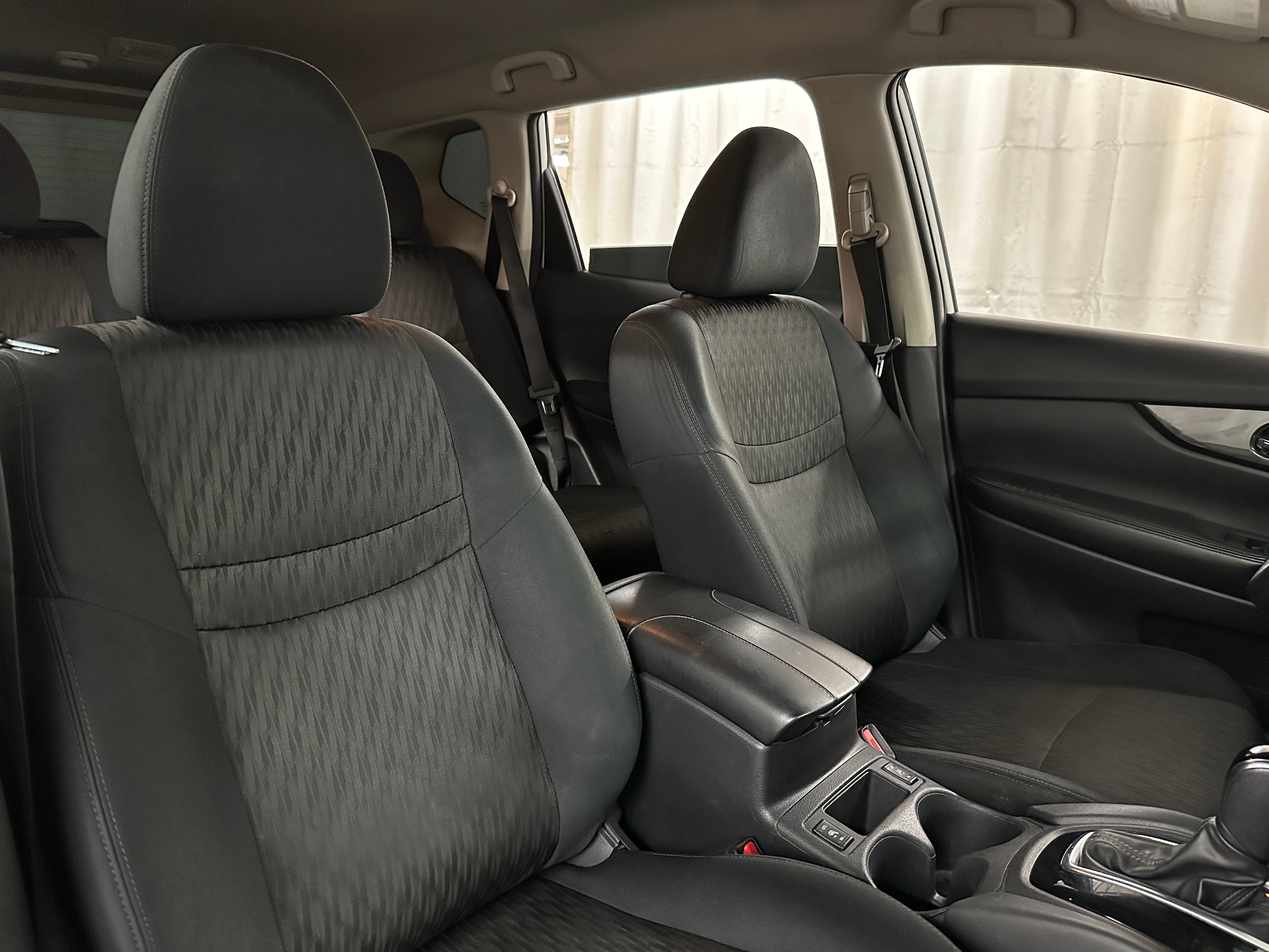 2018 Nissan Rogue SV 2