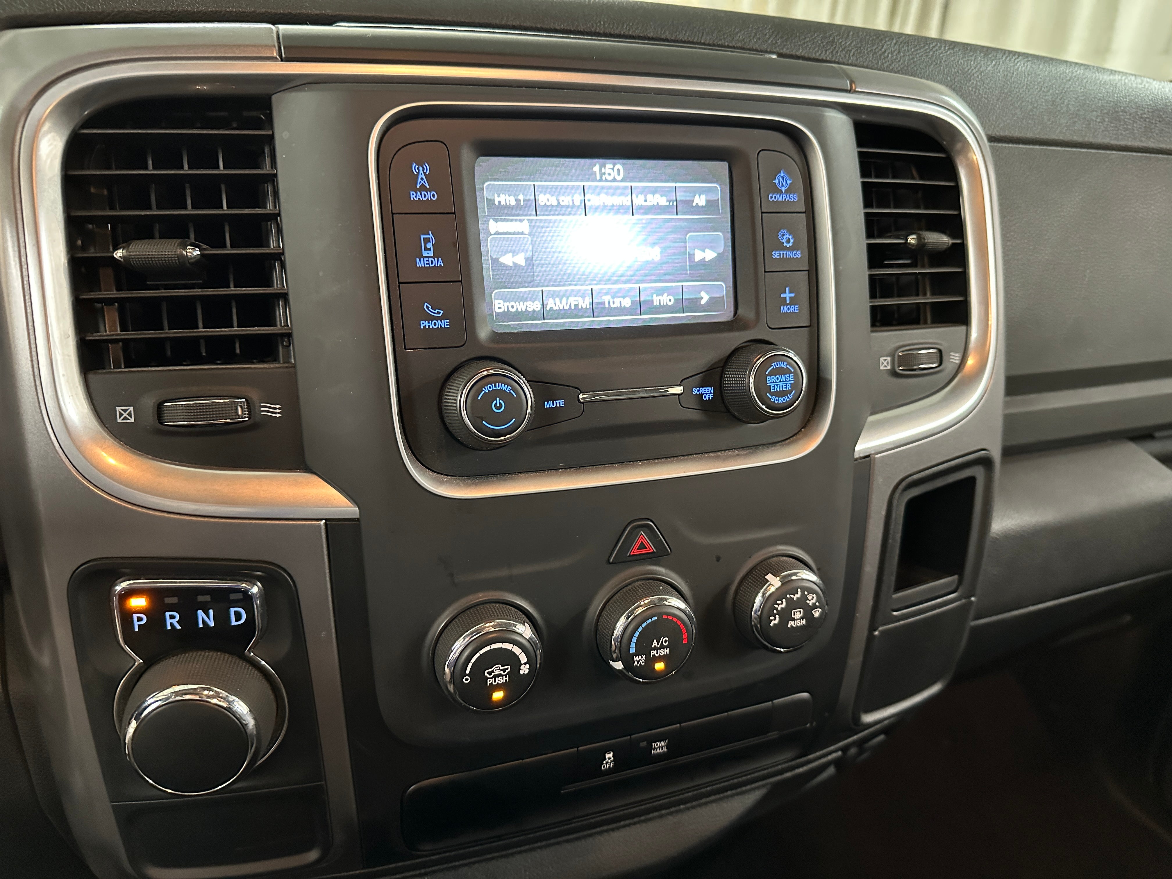 2024 RAM 1500 Classic SLT 4