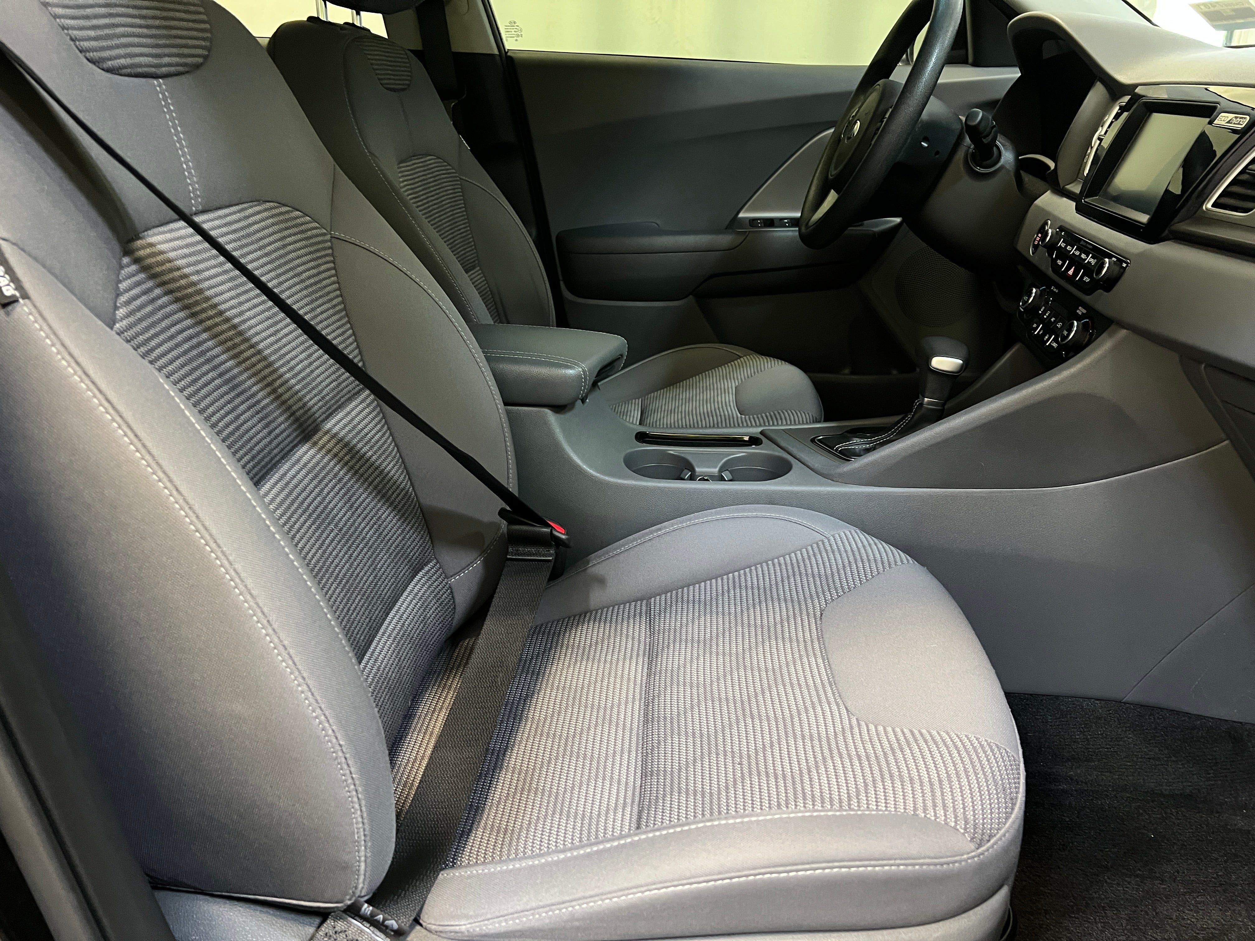 2017 Kia Niro LX 2