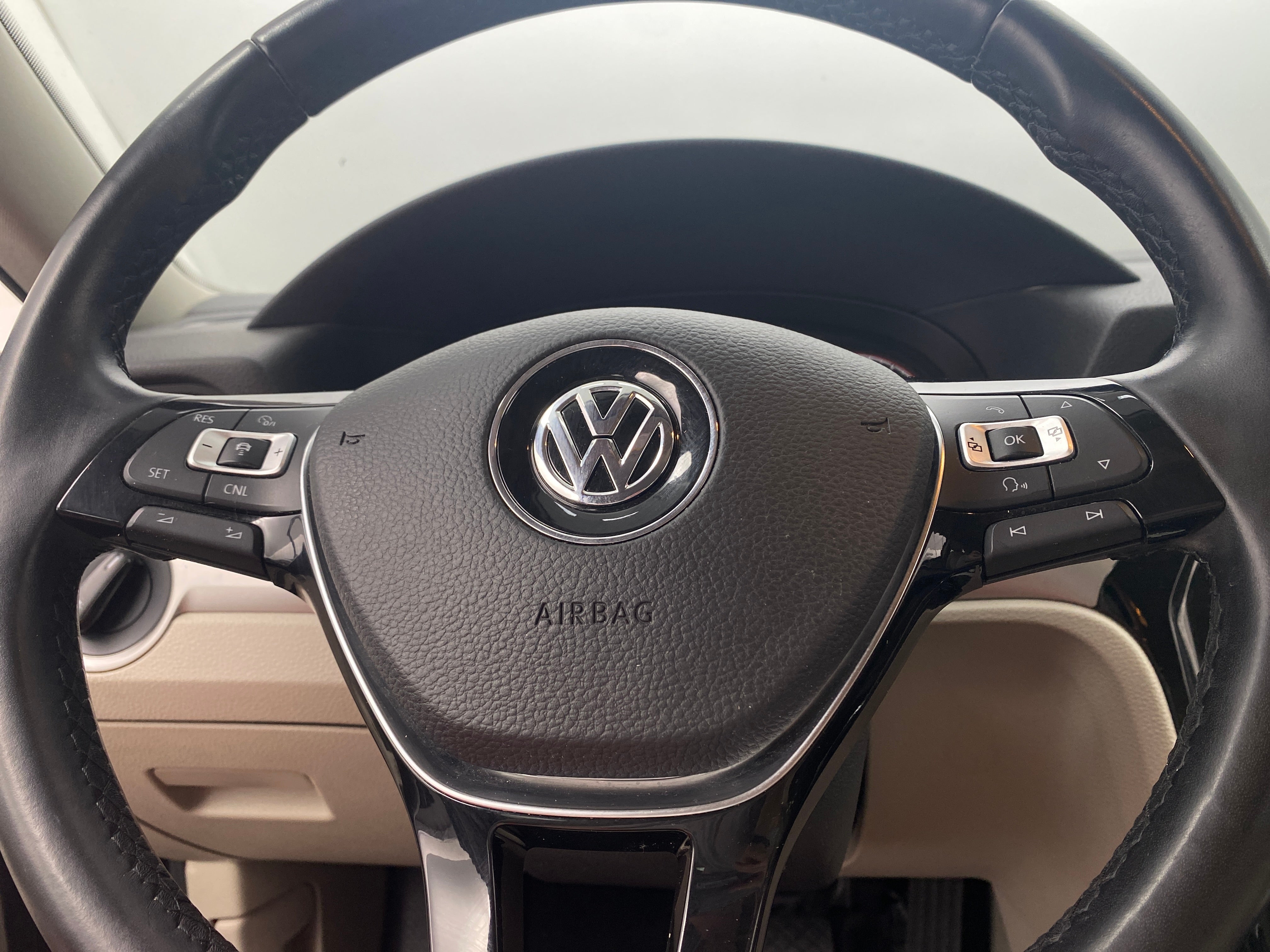 2020 Volkswagen Passat SE 4