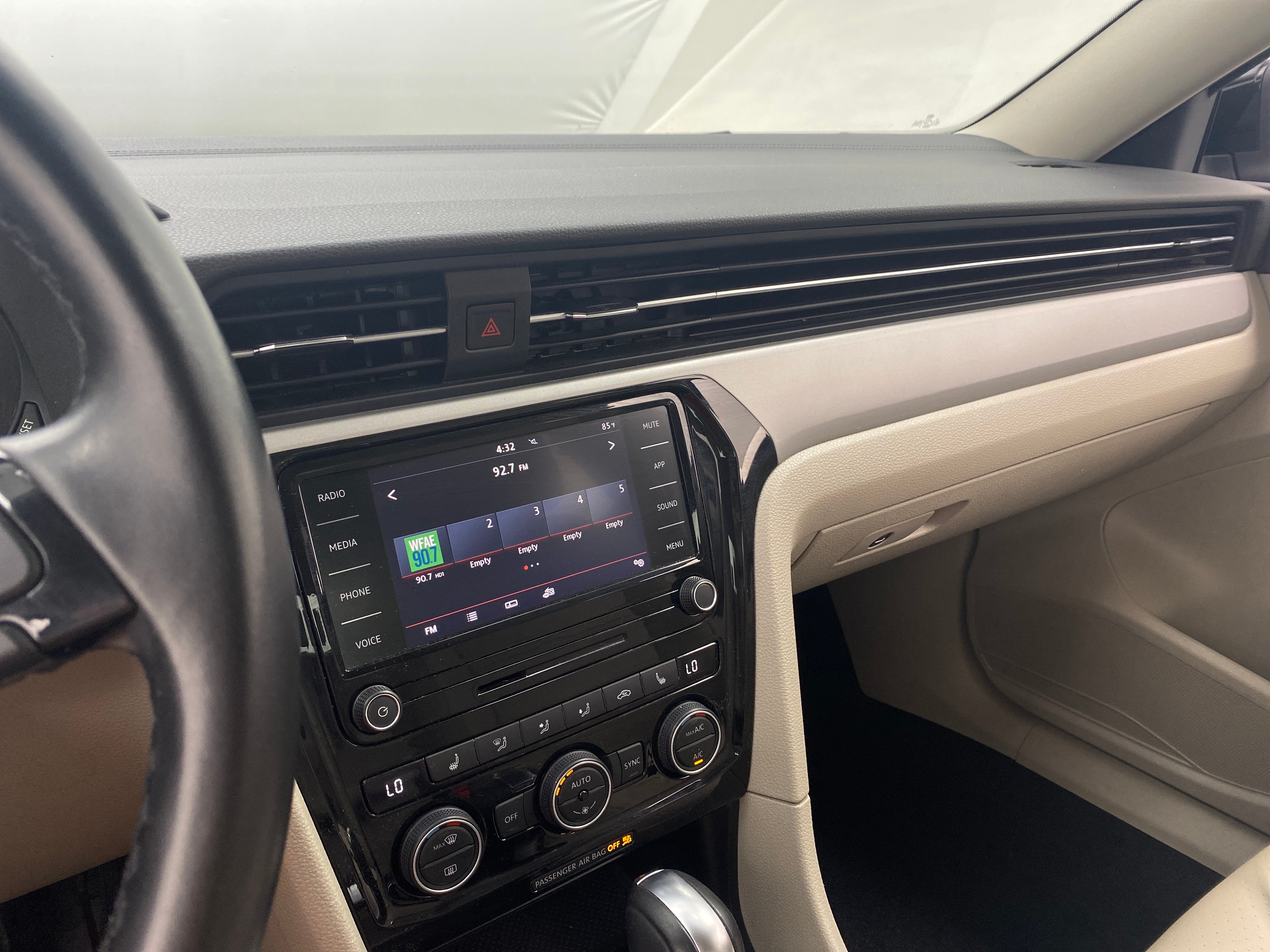 2020 Volkswagen Passat SE 3