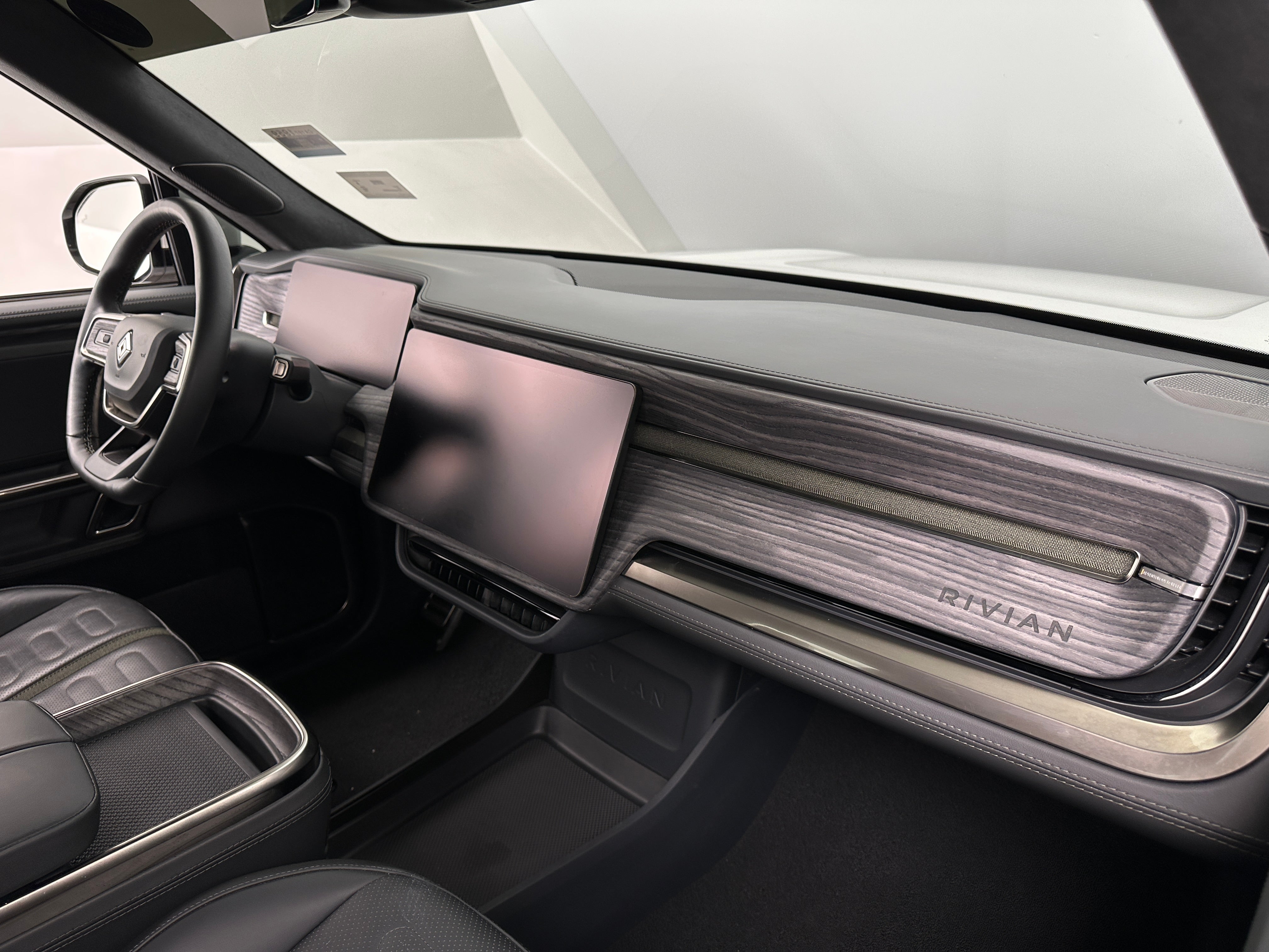 2022 Rivian R1T Adventure 2