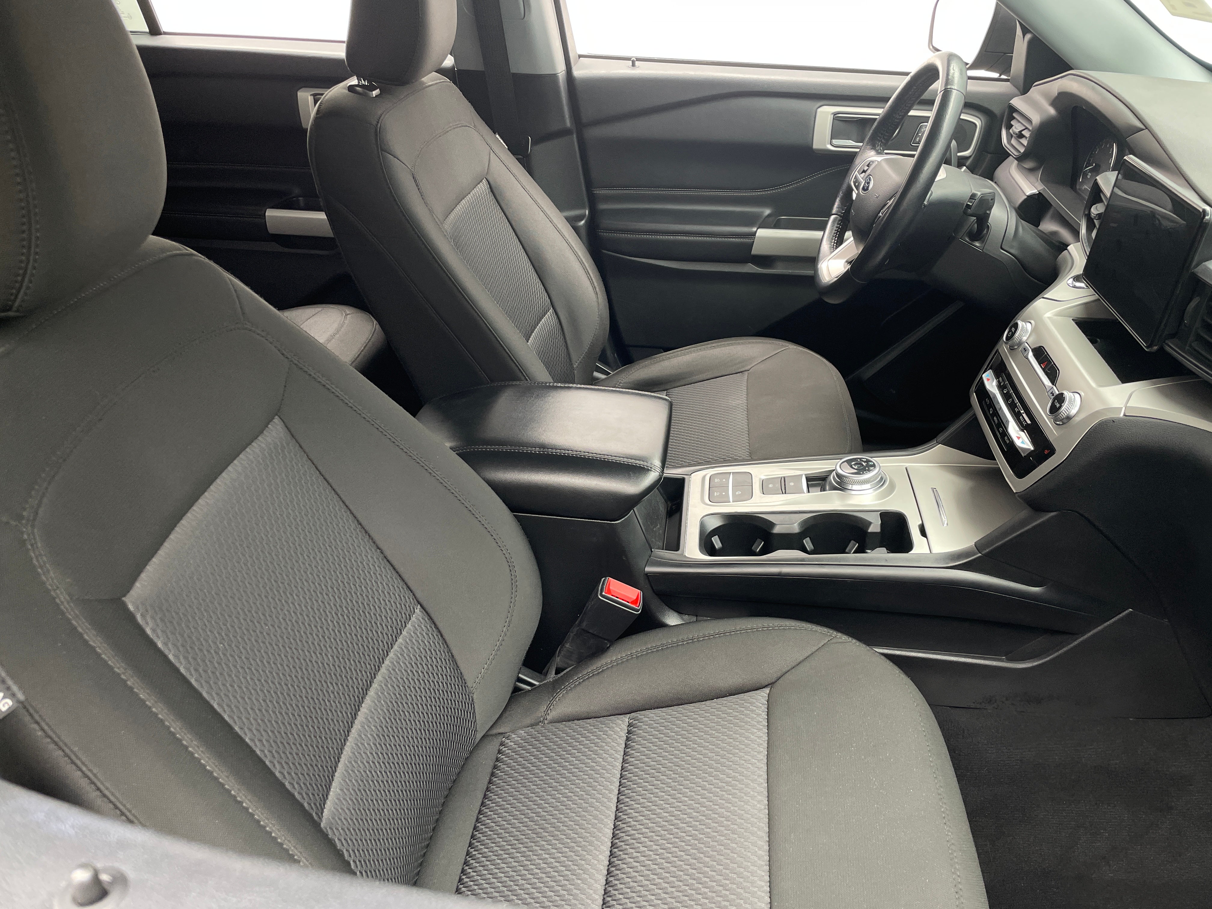 2022 Ford Explorer XLT 2