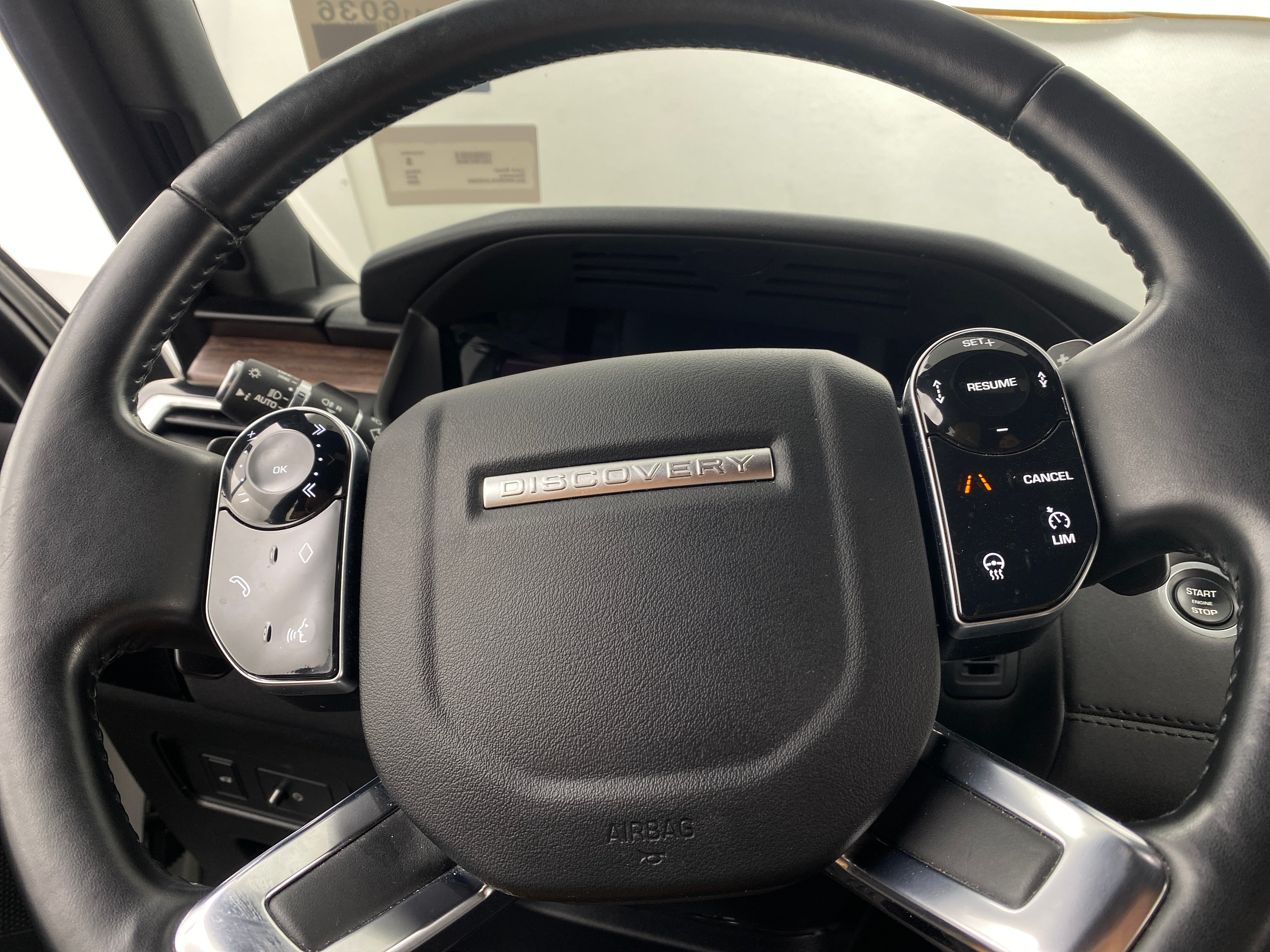 2020 Land Rover Discovery HSE 4