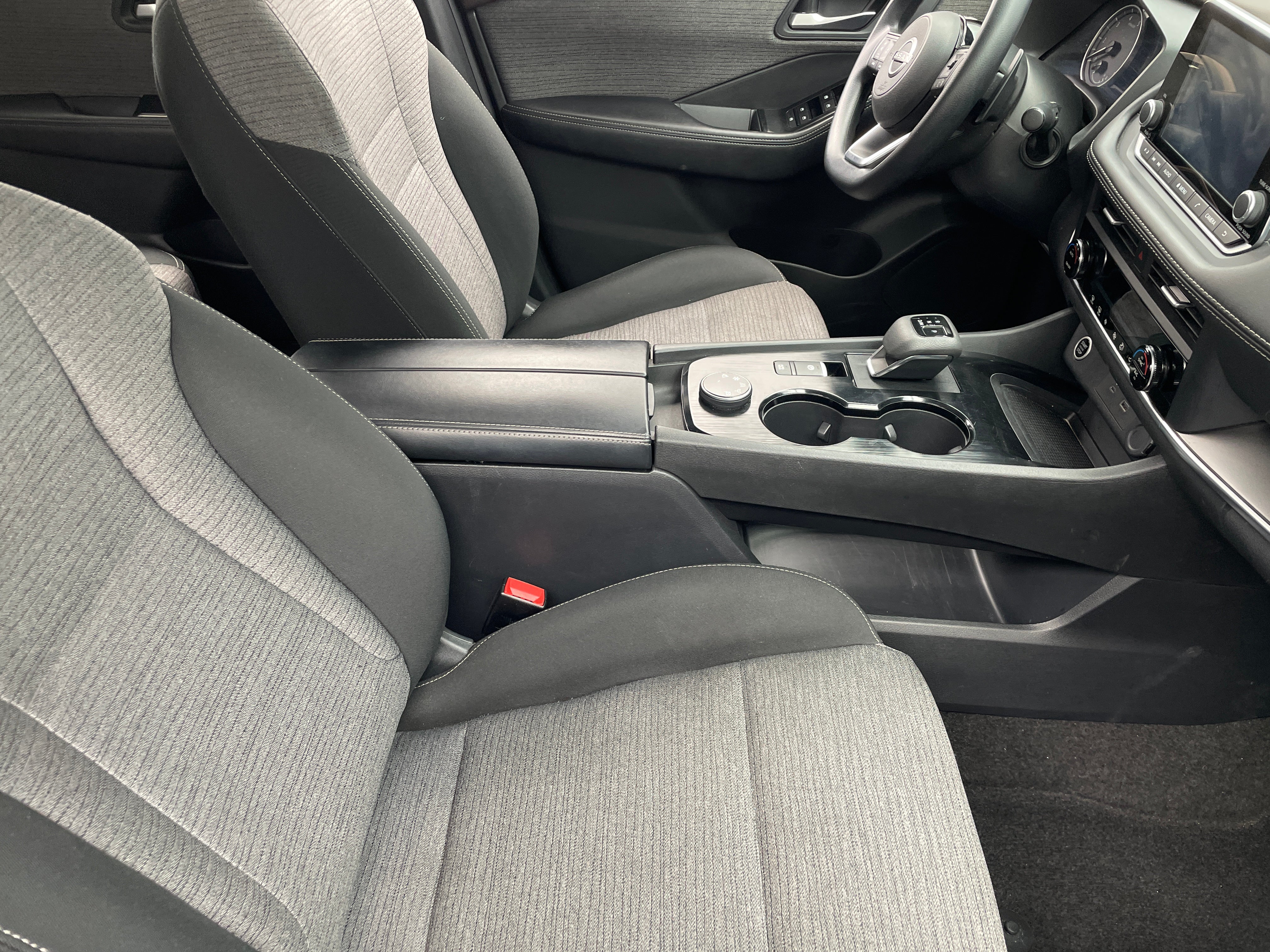 2023 Nissan Rogue SV 2