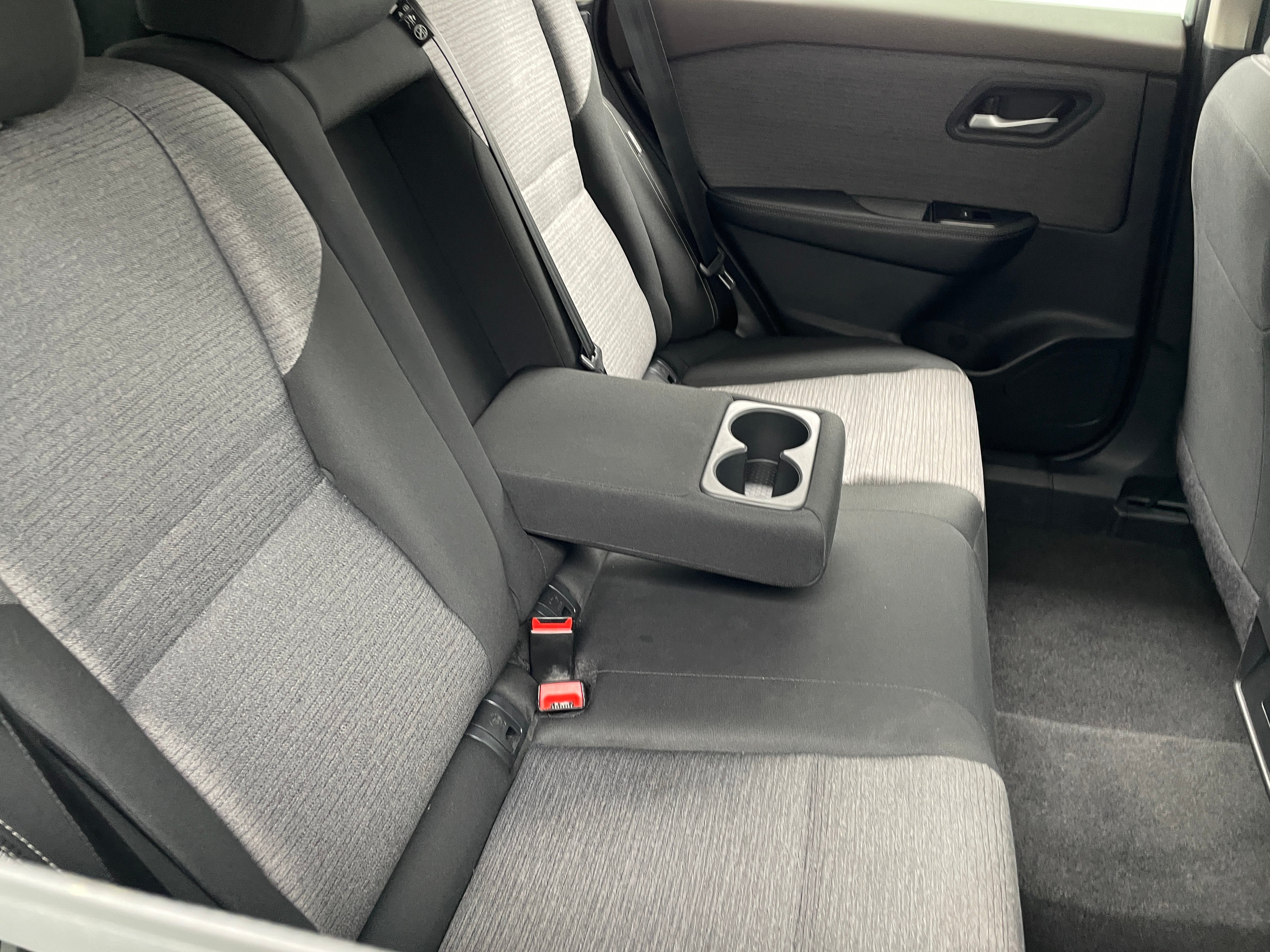 2023 Nissan Rogue SV 6