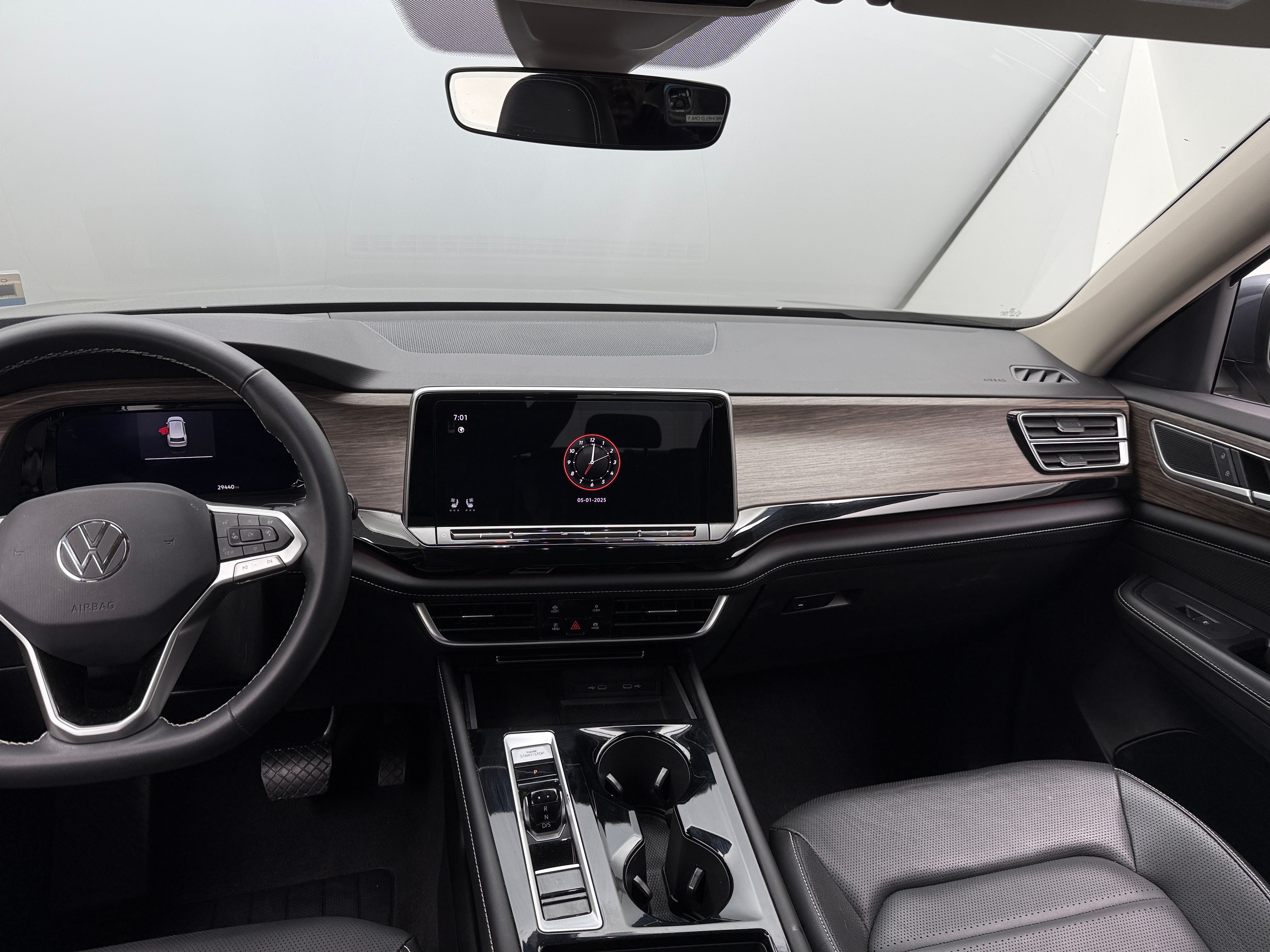 2024 Volkswagen Atlas SEL 2