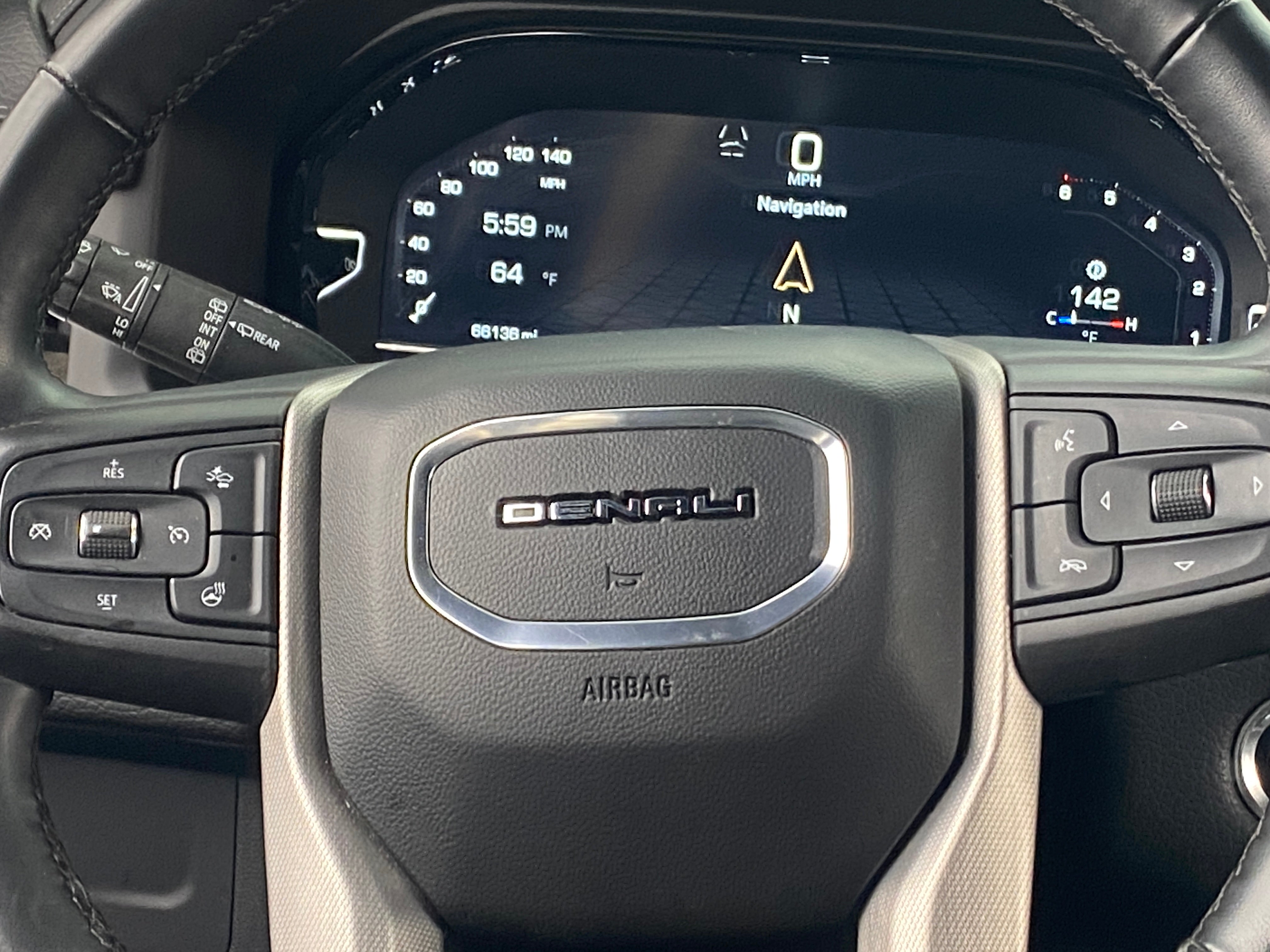 2023 GMC Yukon XL Denali 4