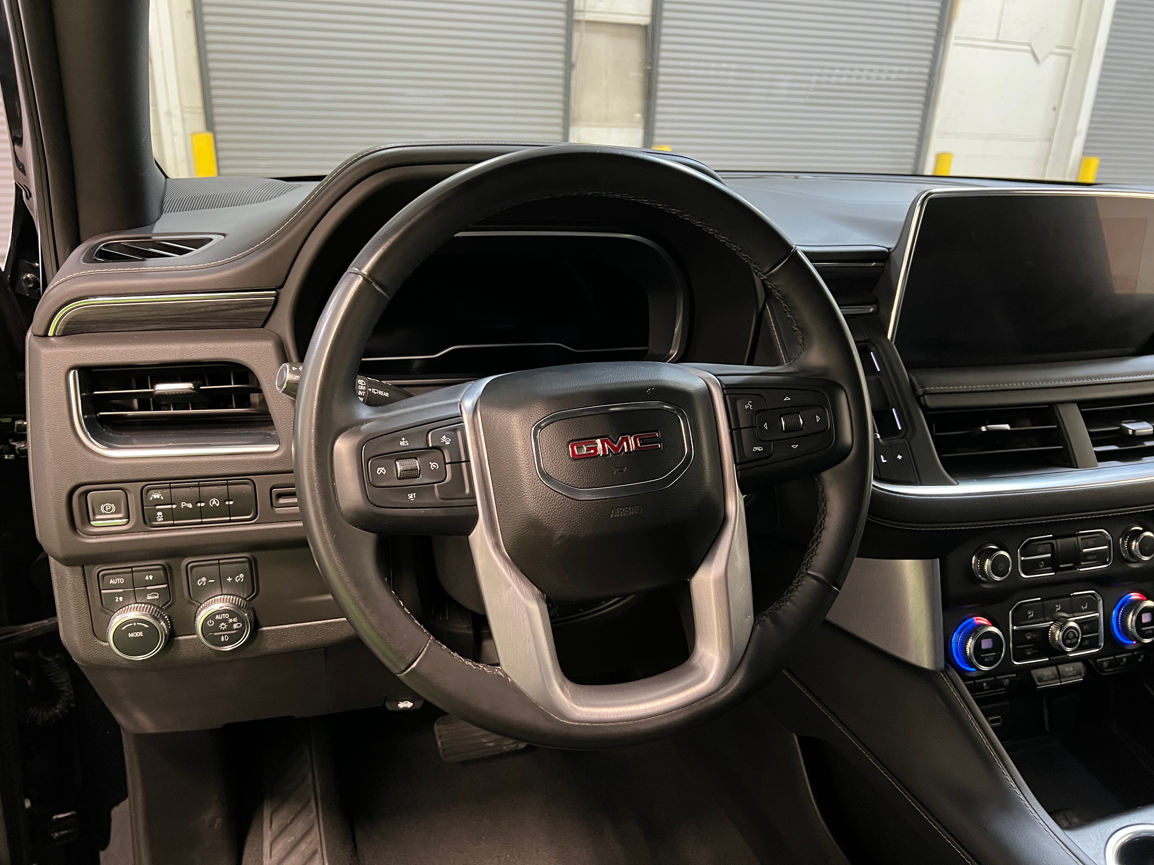 2023 GMC Yukon XL SLT 4