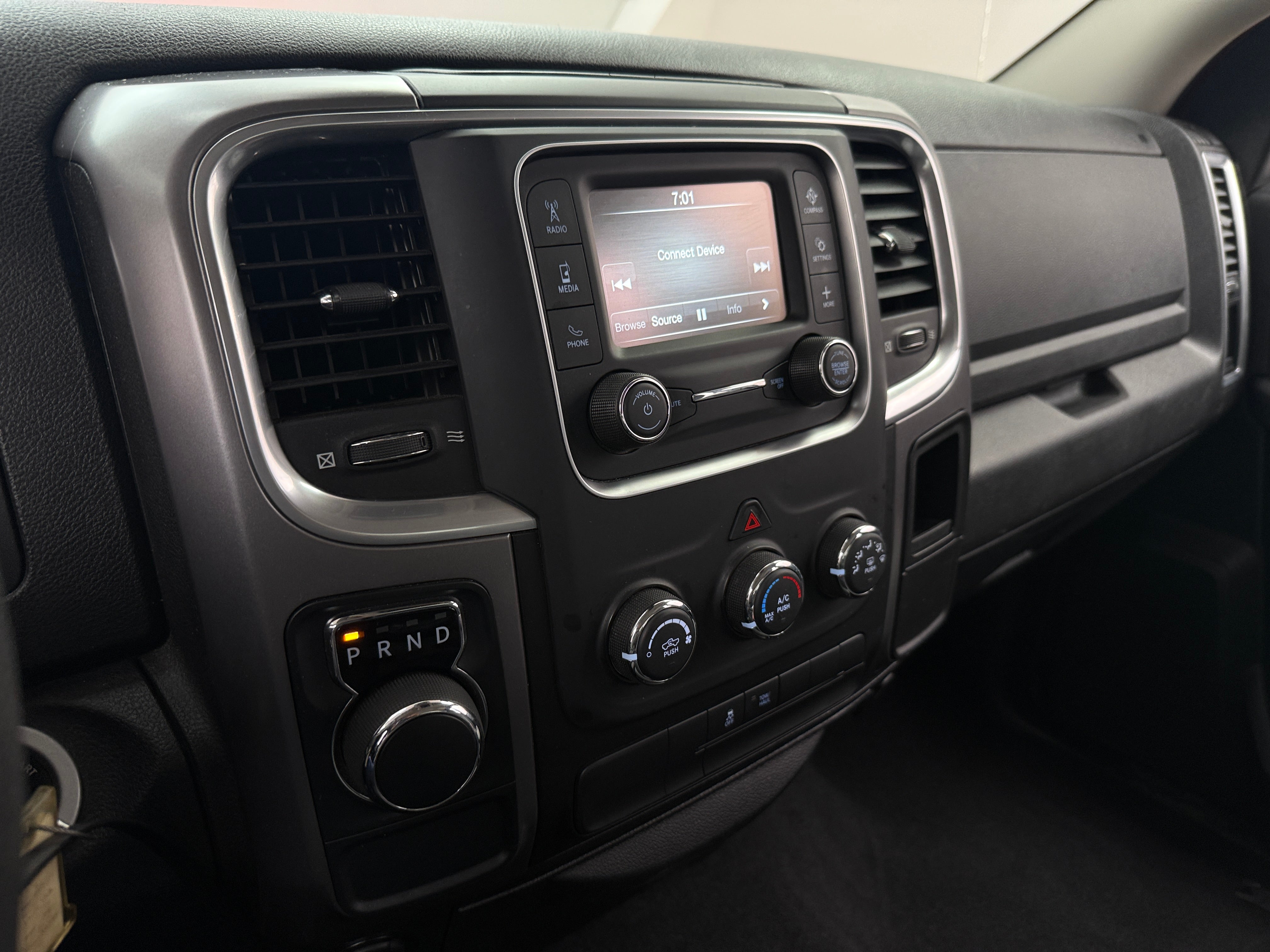 2022 RAM 1500 Classic SLT 4