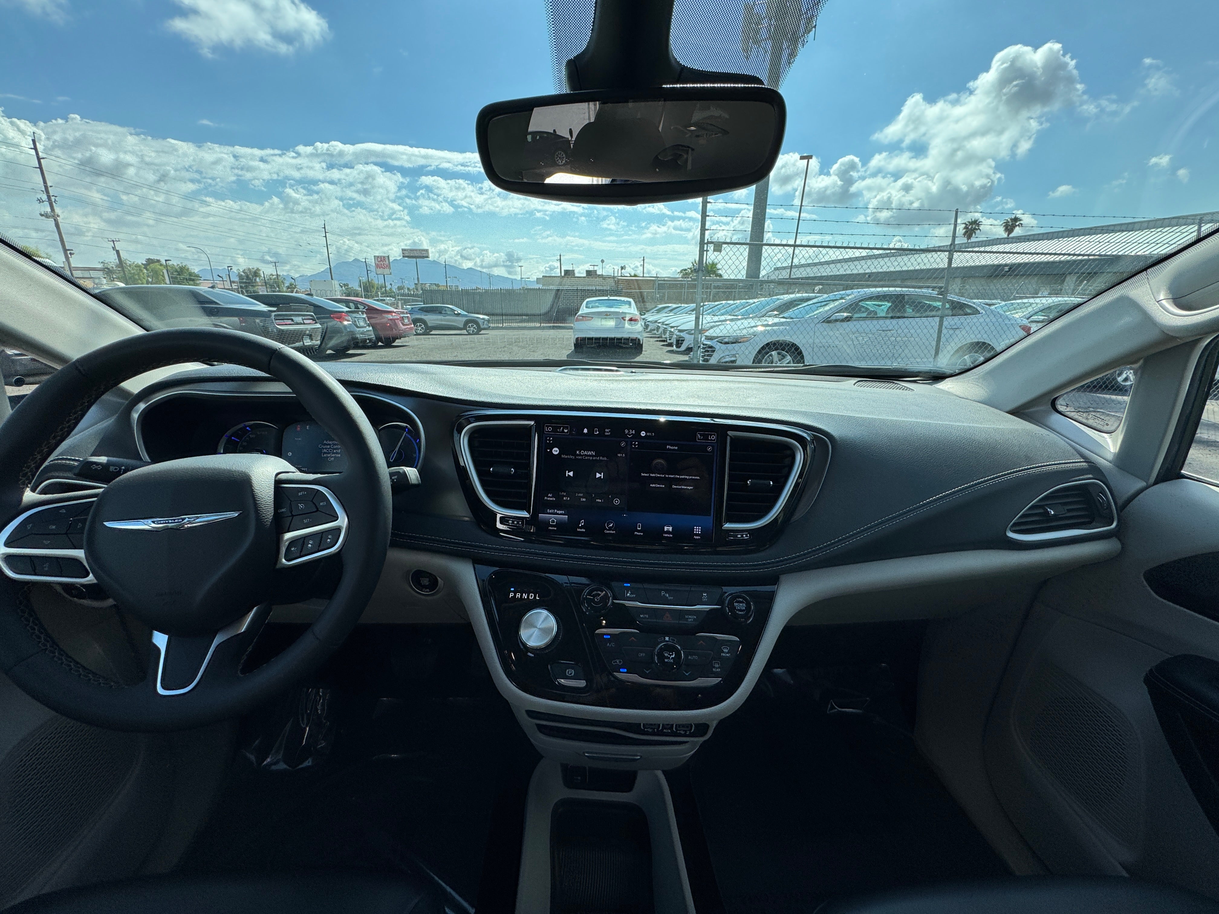 2023 Chrysler Pacifica Hybrid Touring L 3