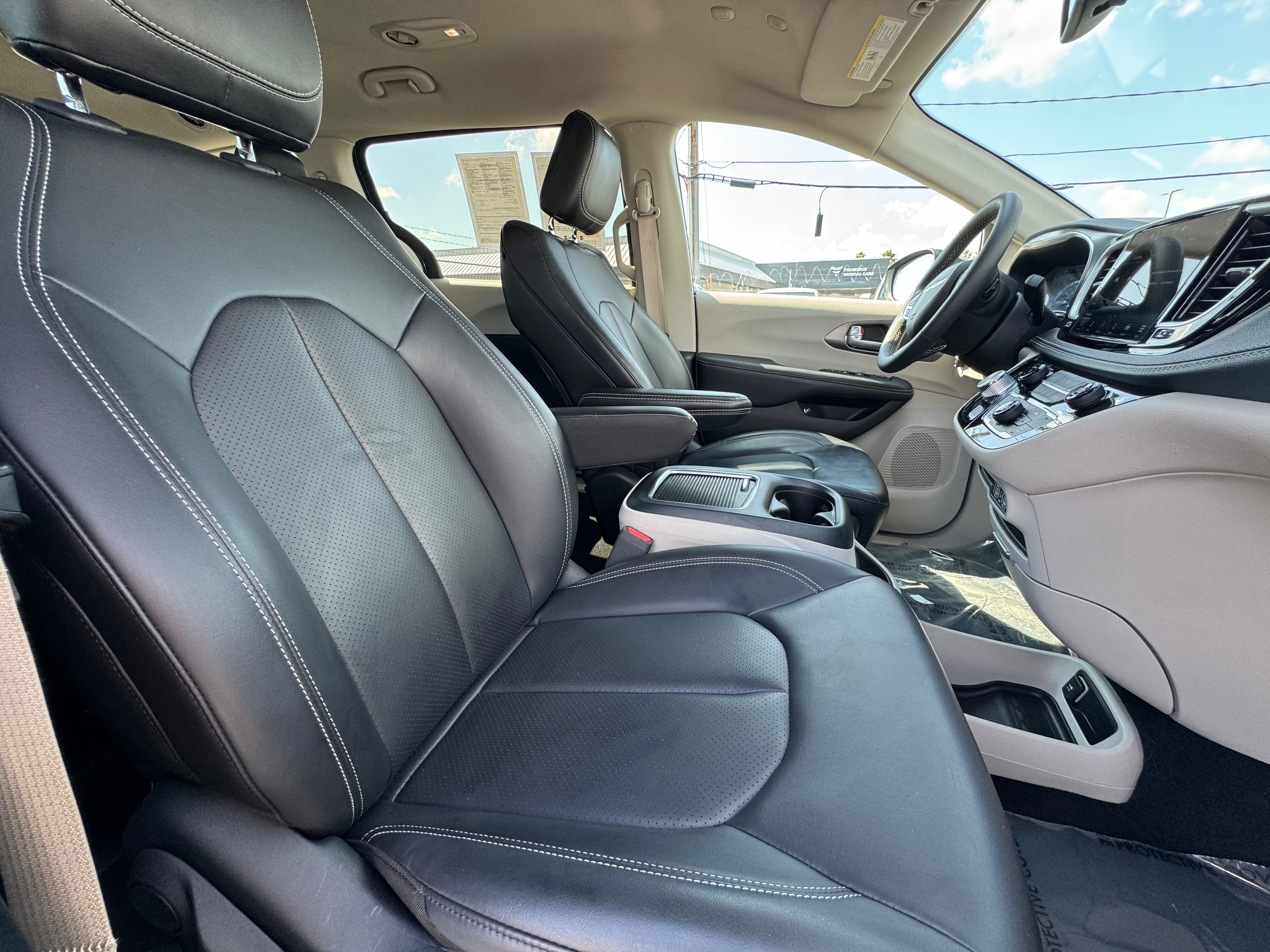 2023 Chrysler Pacifica Hybrid Touring L 2