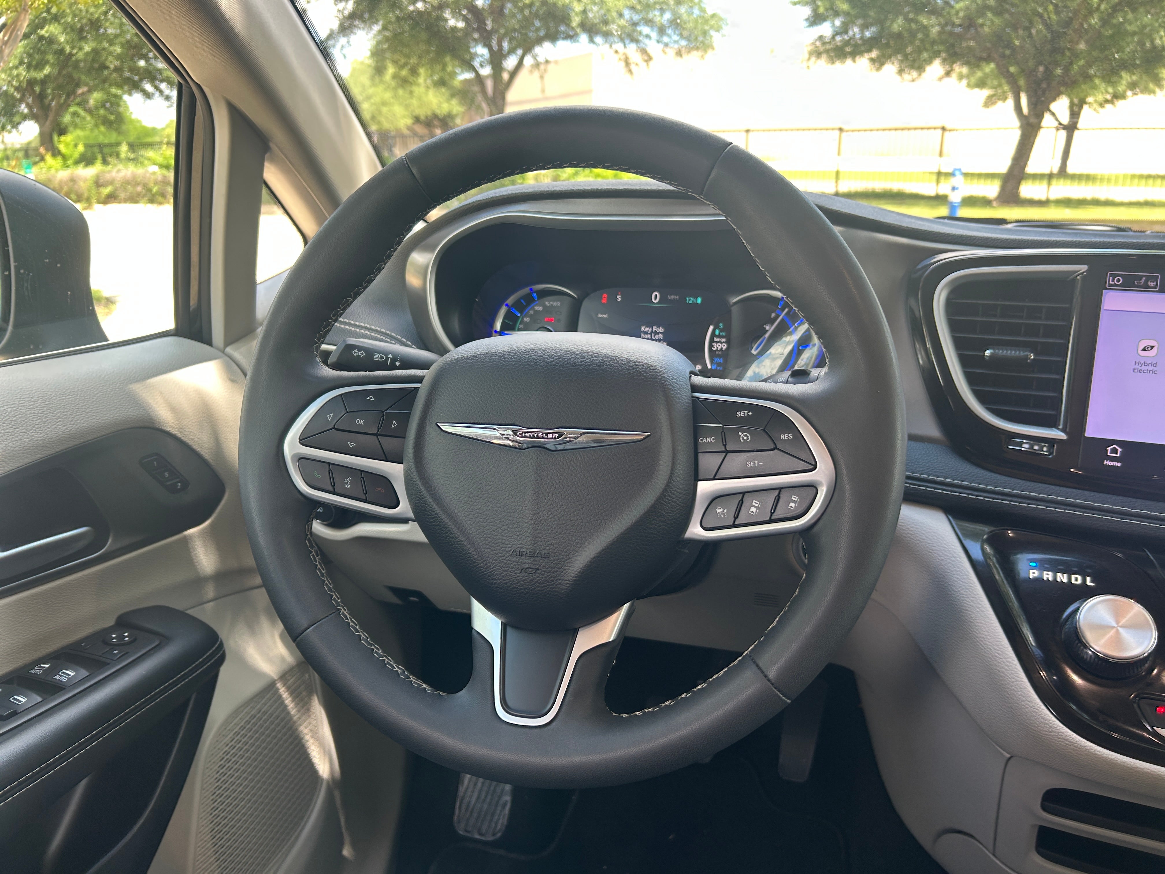2023 Chrysler Pacifica Hybrid Touring L 4