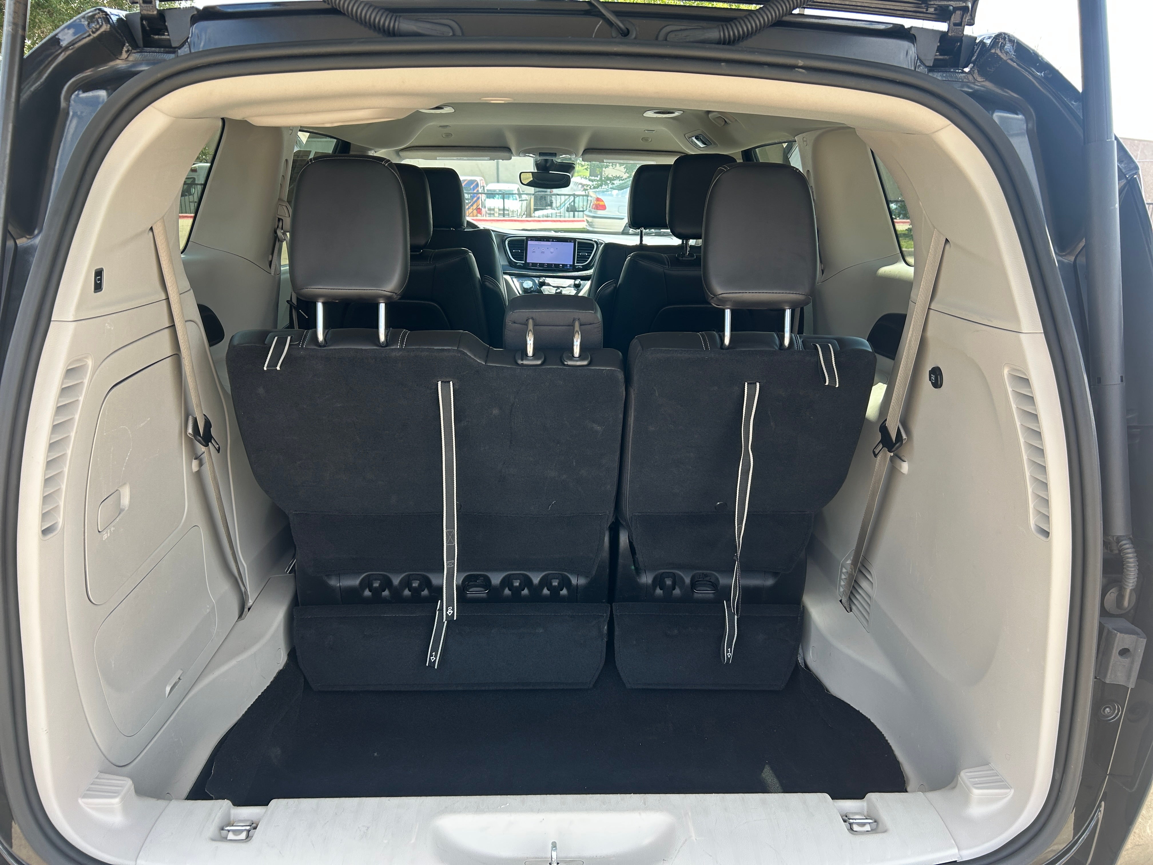 2023 Chrysler Pacifica Hybrid Touring L 6