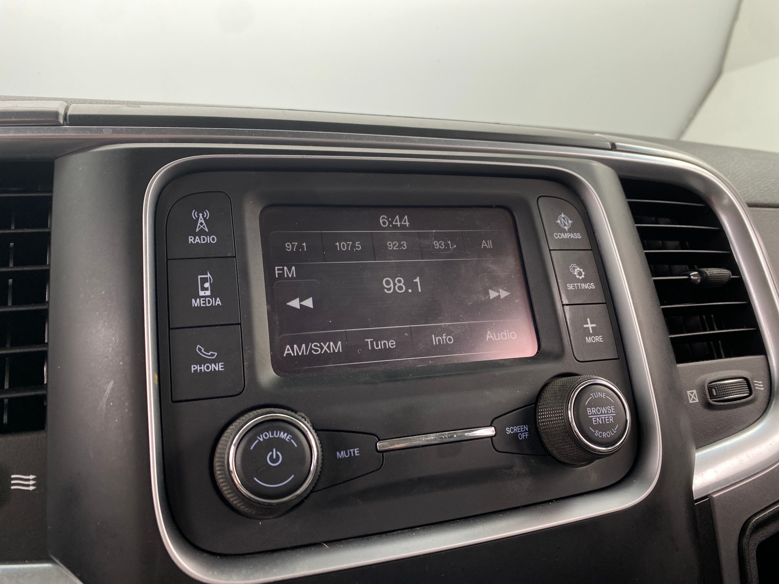 Thumbnail: 2021 RAM 1500 Classic - 4