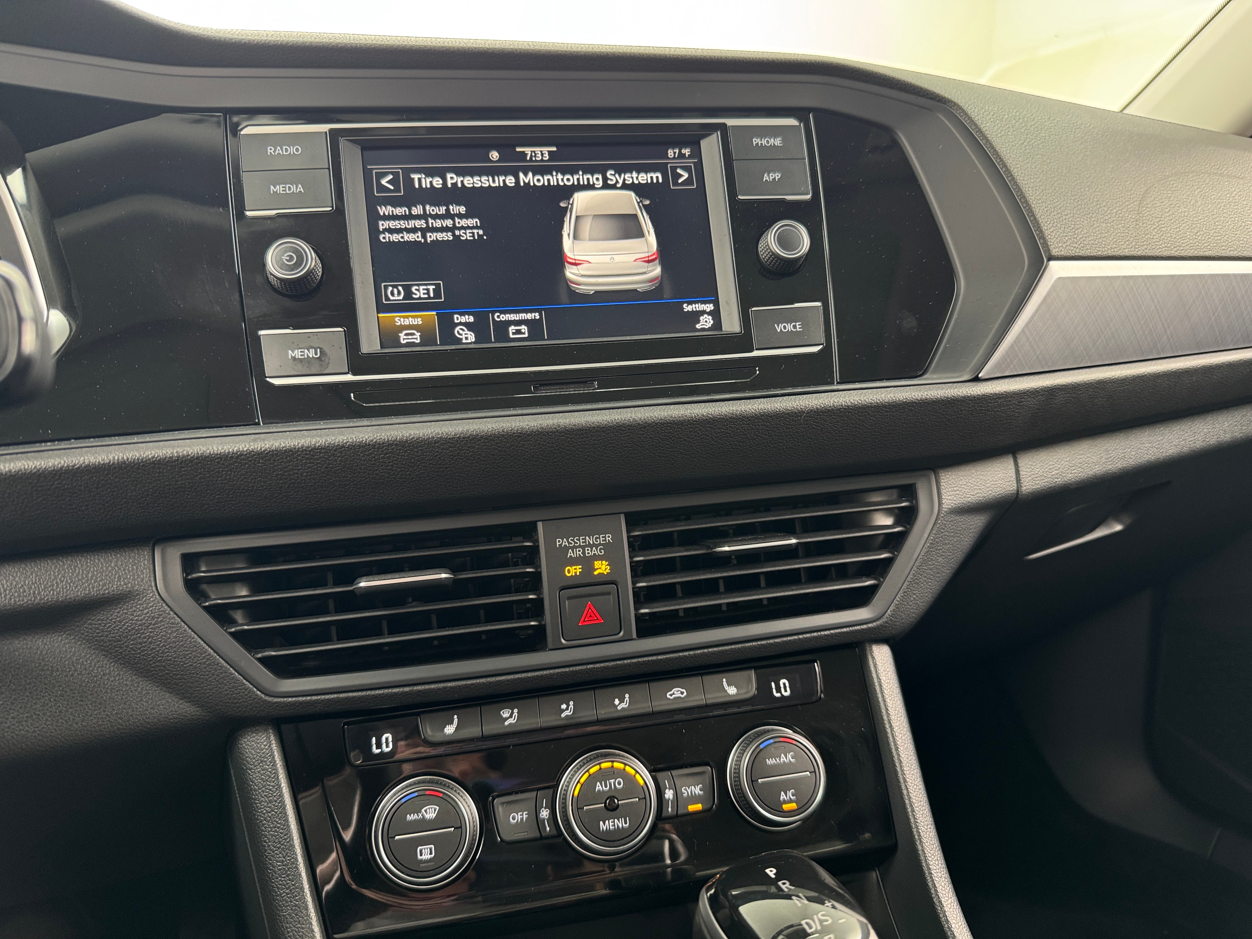2023 Volkswagen Jetta SE 3