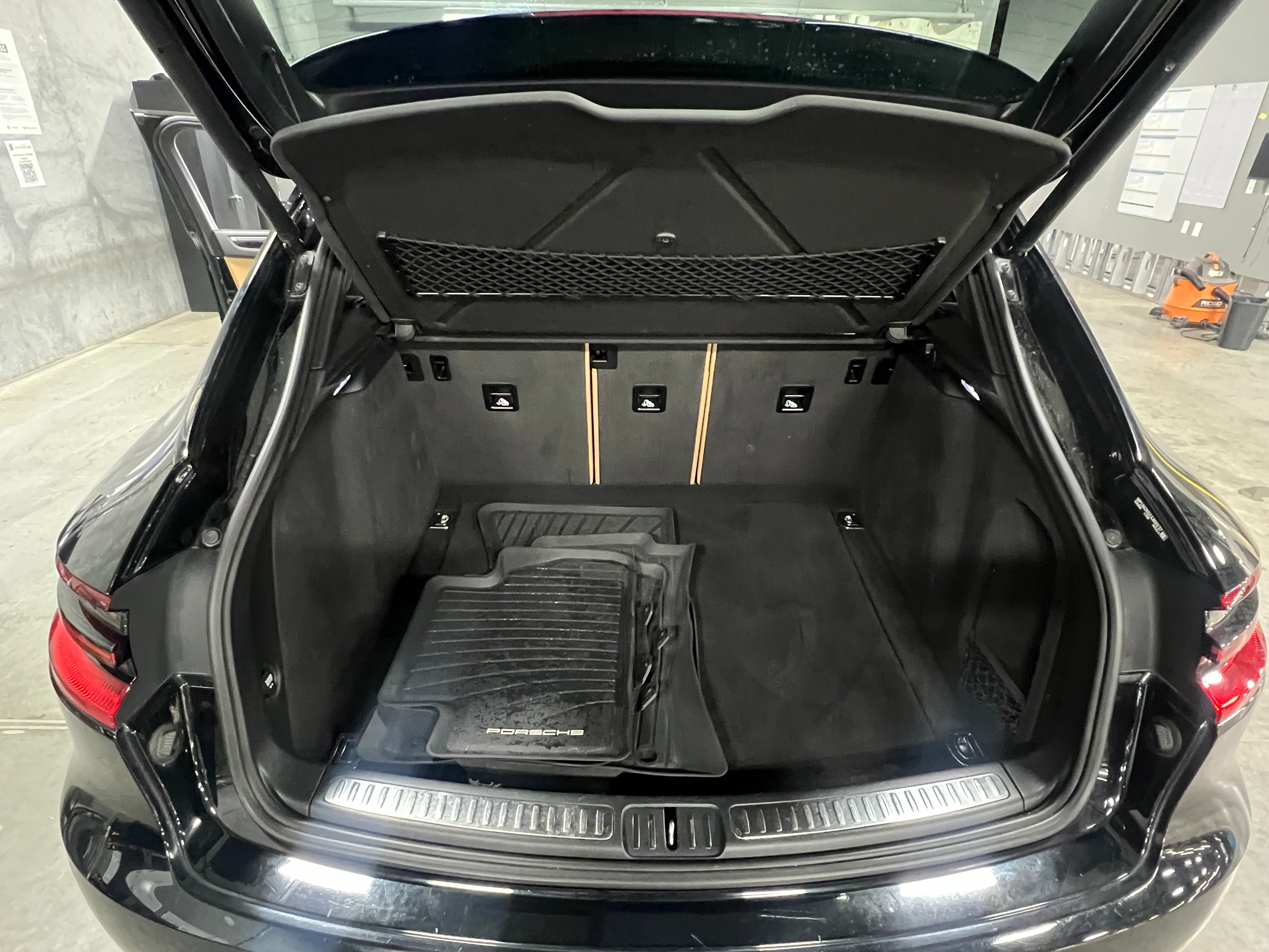 2018 Porsche Macan Base 6