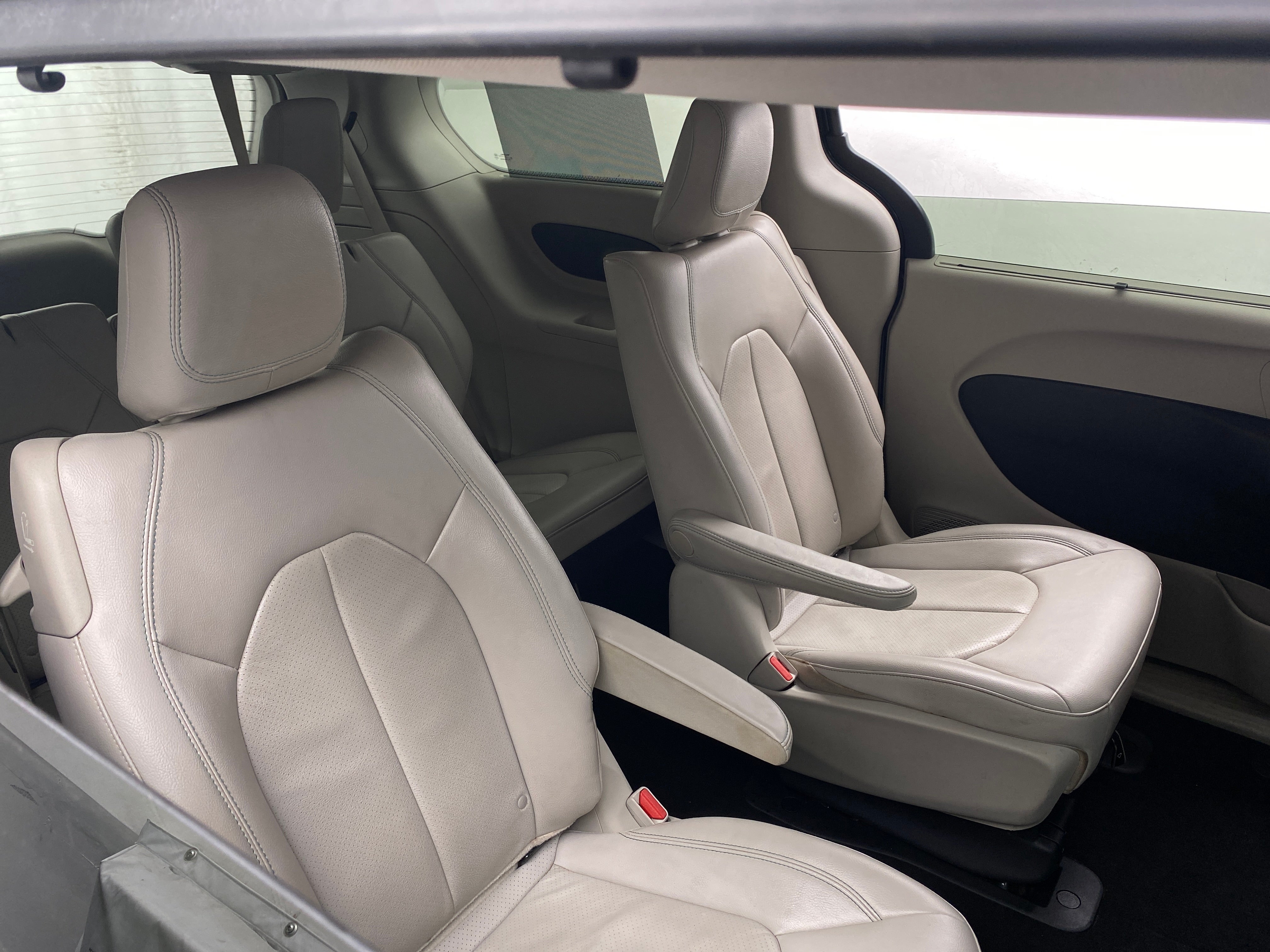2018 Chrysler Pacifica Hybrid Touring L 5
