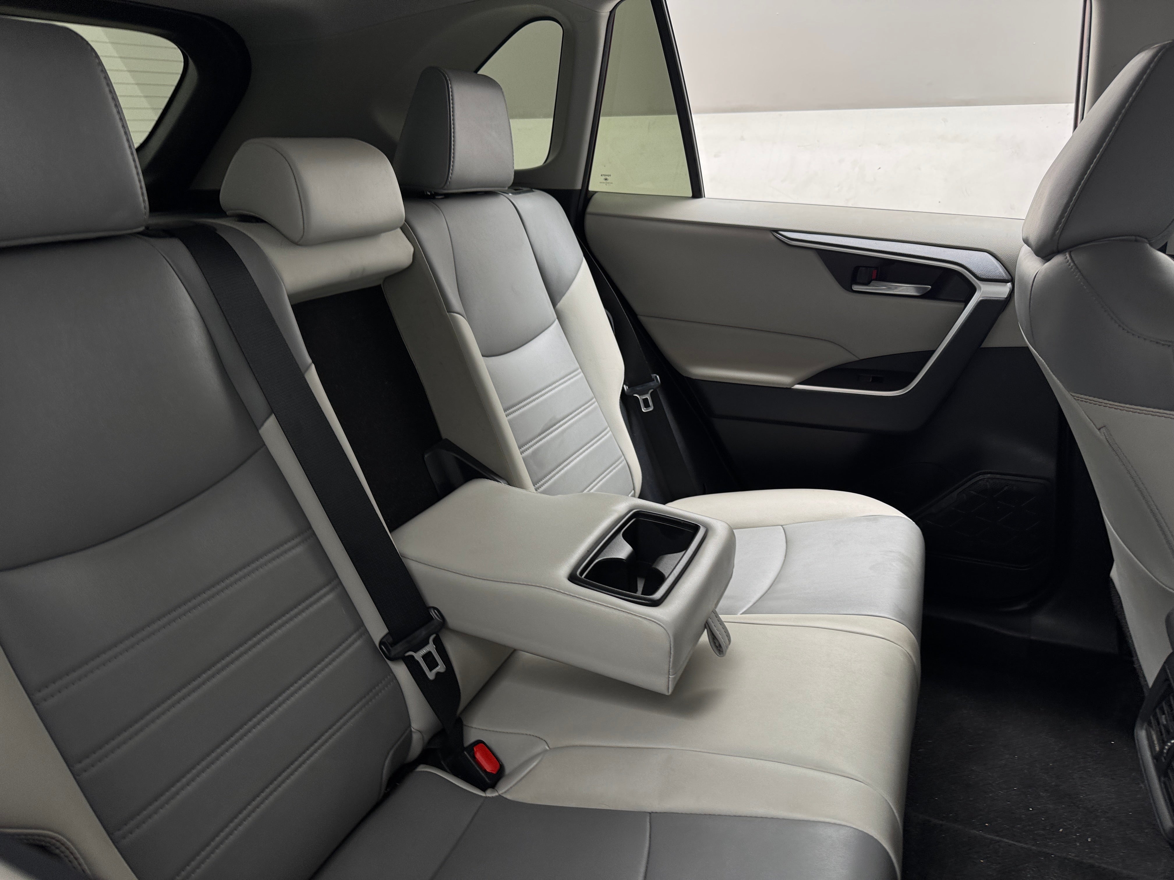 2021 Toyota RAV4 XLE Premium 5