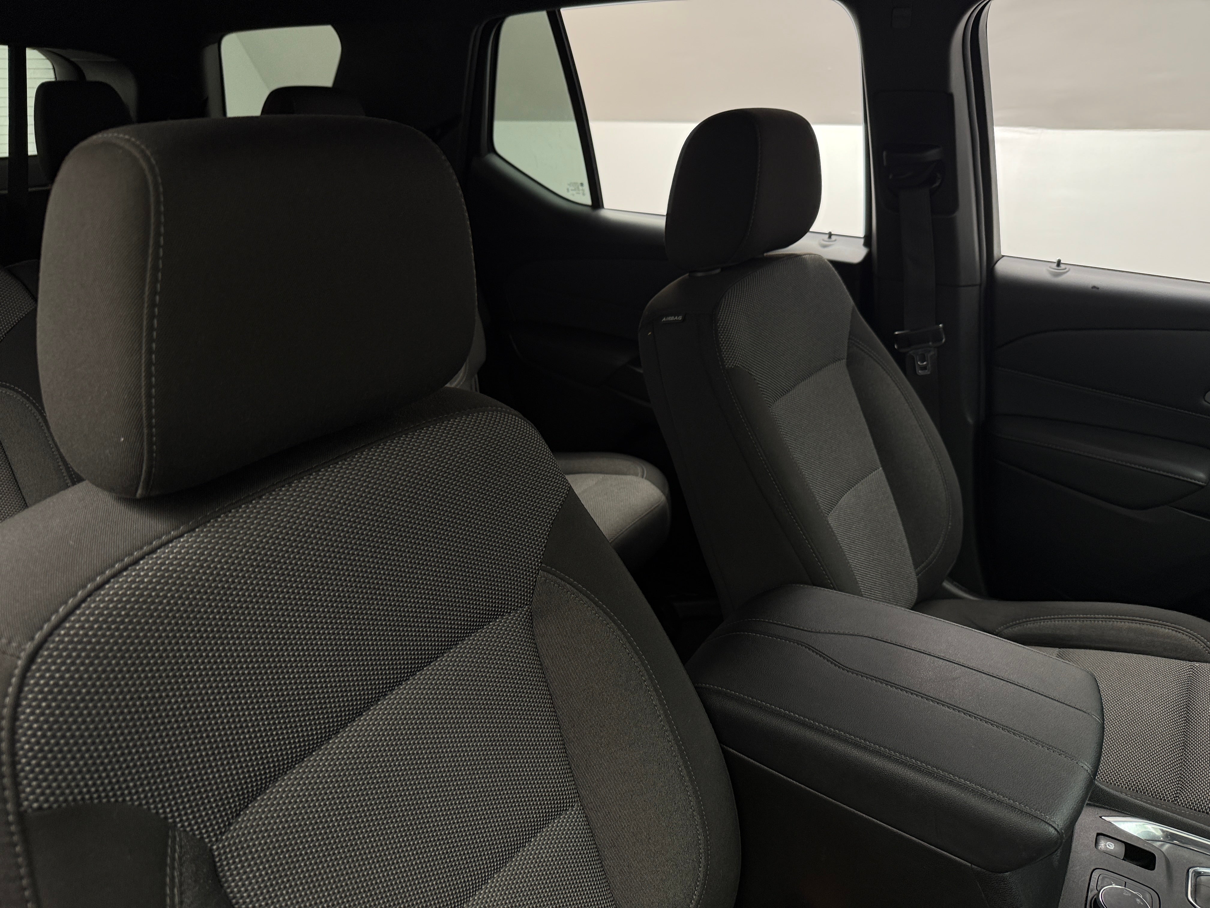 2023 Chevrolet Traverse LT 2