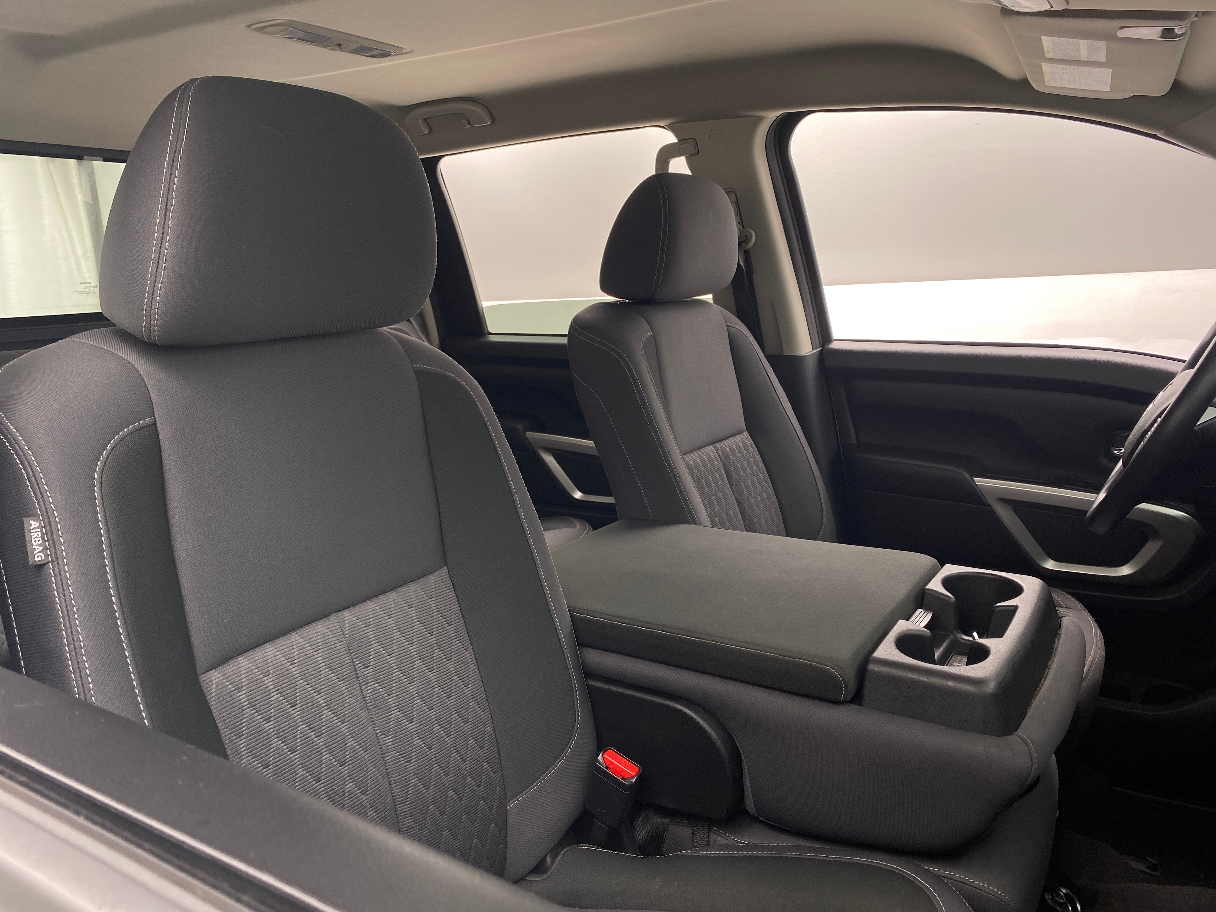 2022 Nissan Titan SV 2