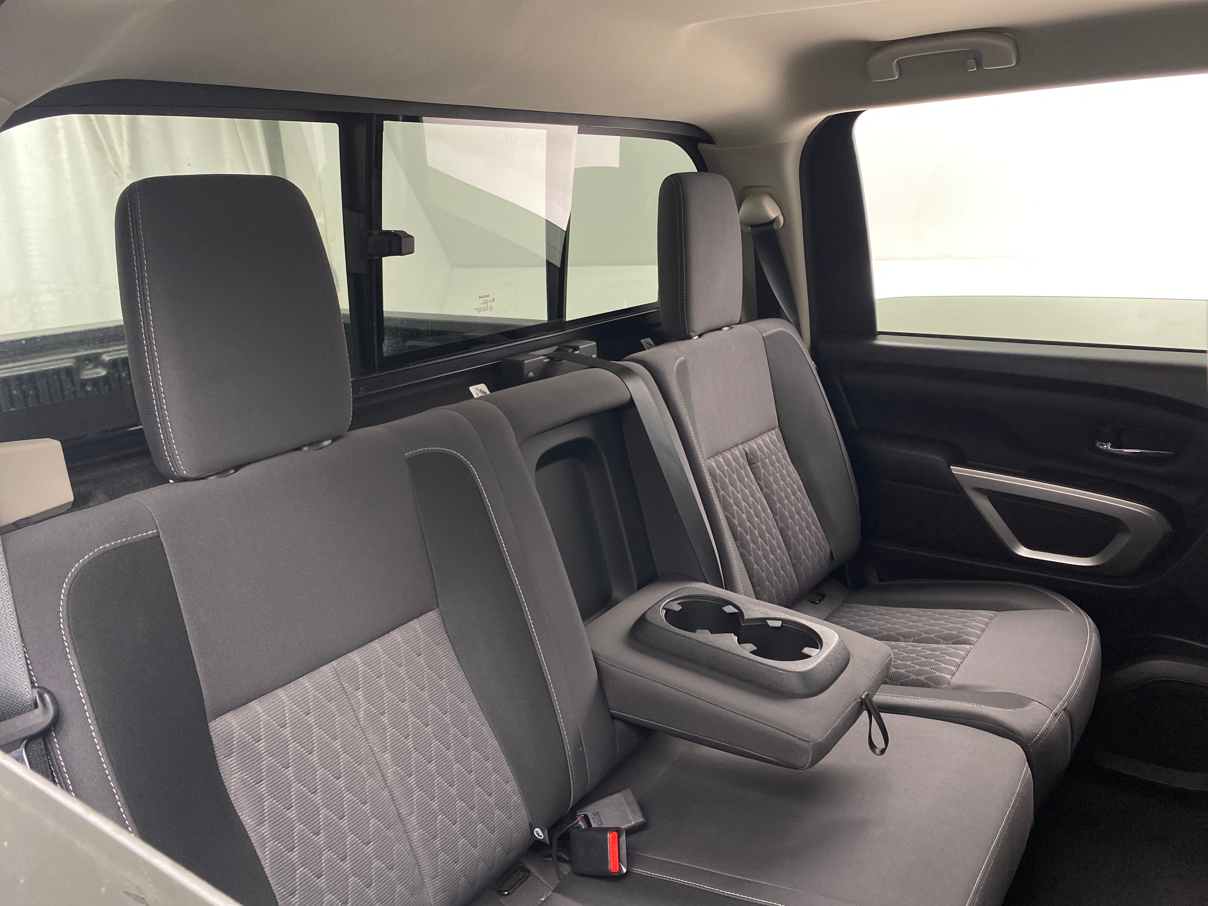 2022 Nissan Titan SV 6