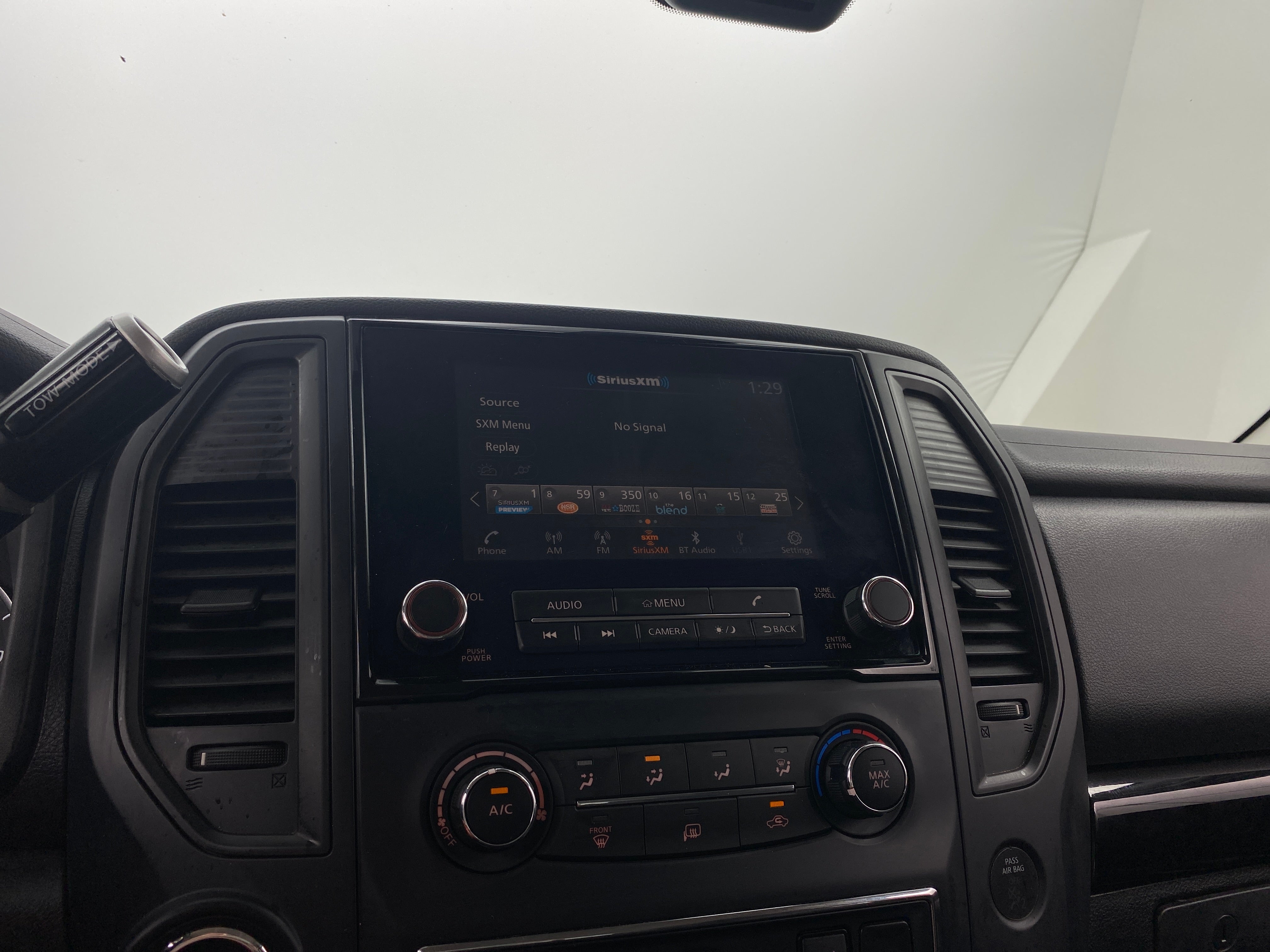 2022 Nissan Titan SV 4