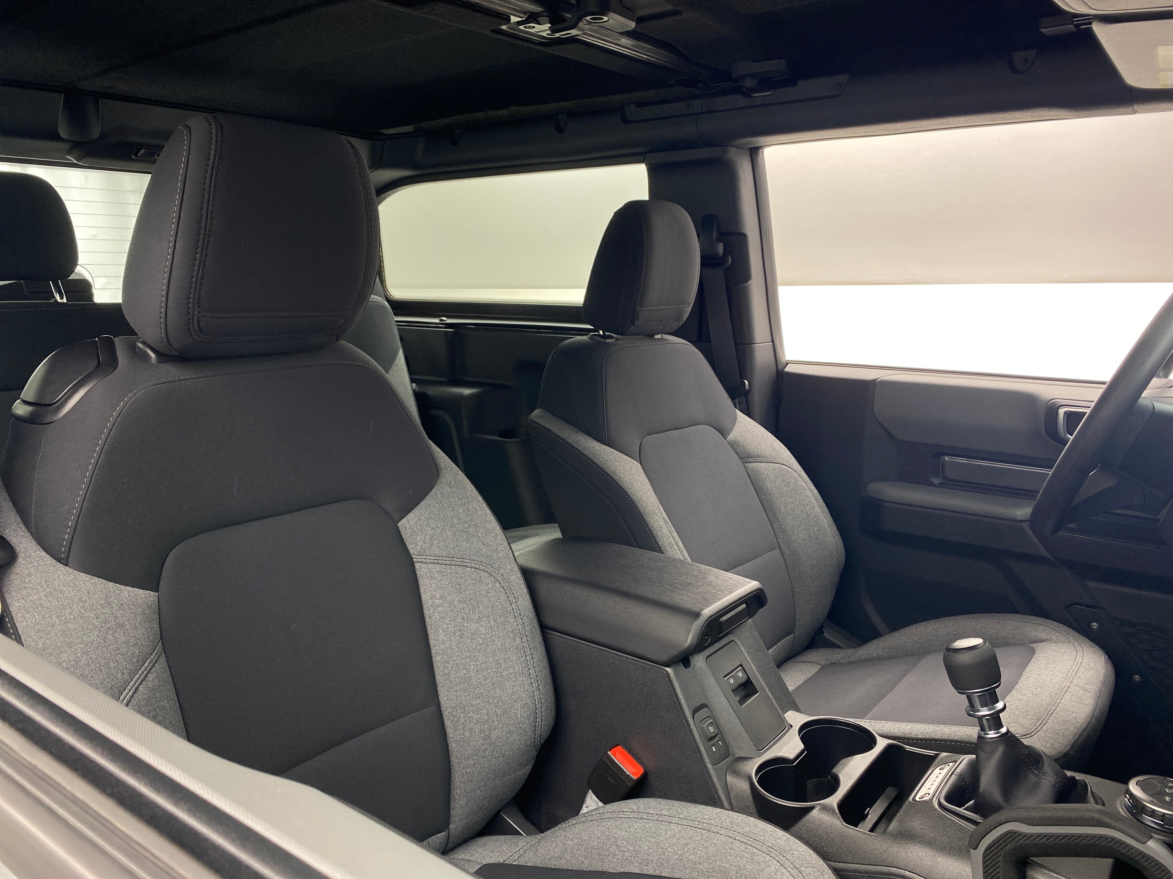2022 Ford Bronco Base 2