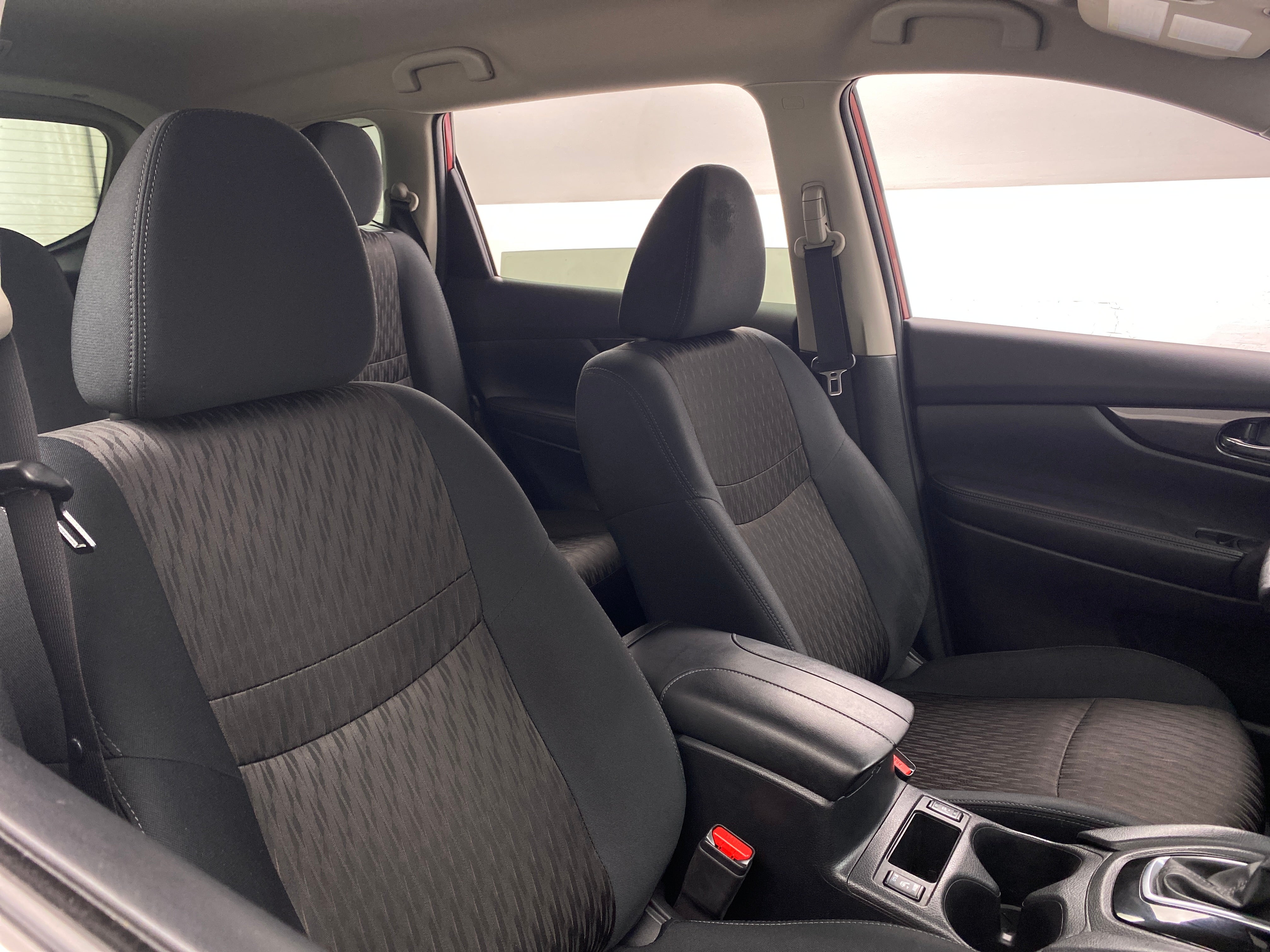 2018 Nissan Rogue SV 2