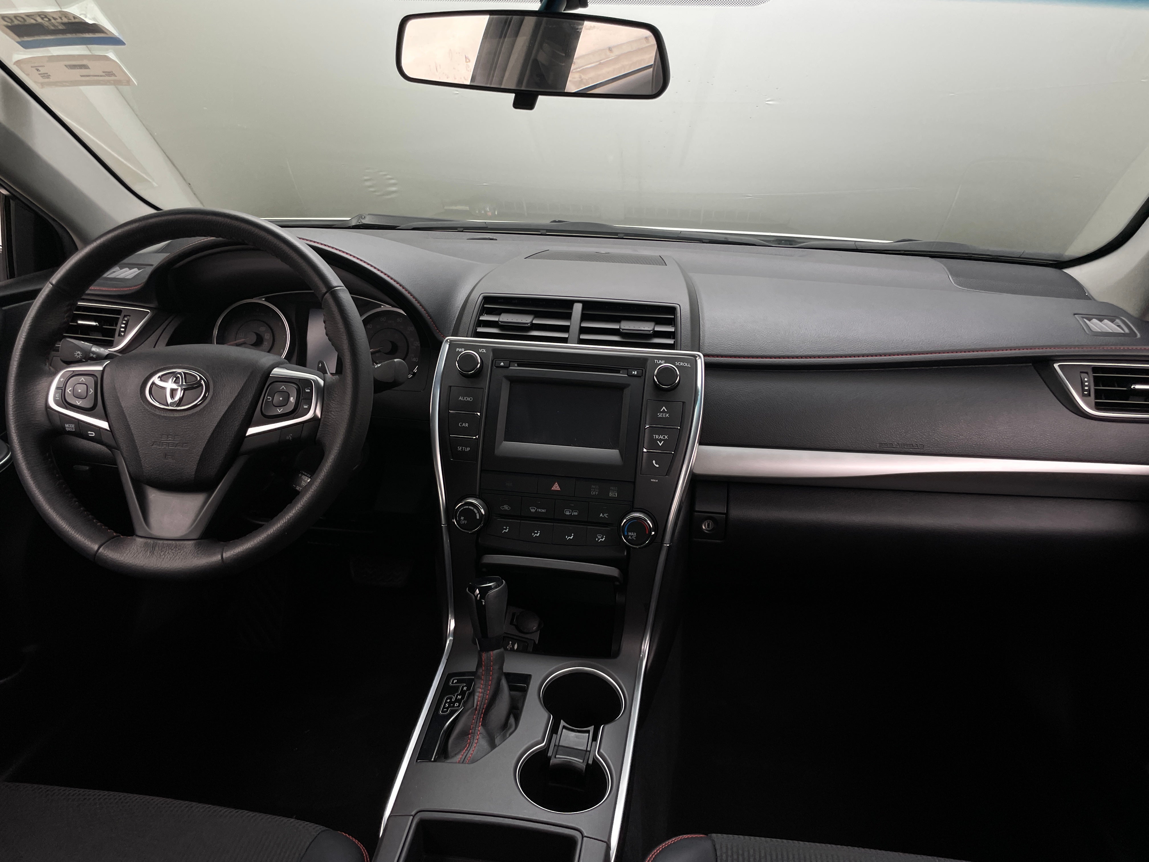 2017 Toyota Camry SE 3