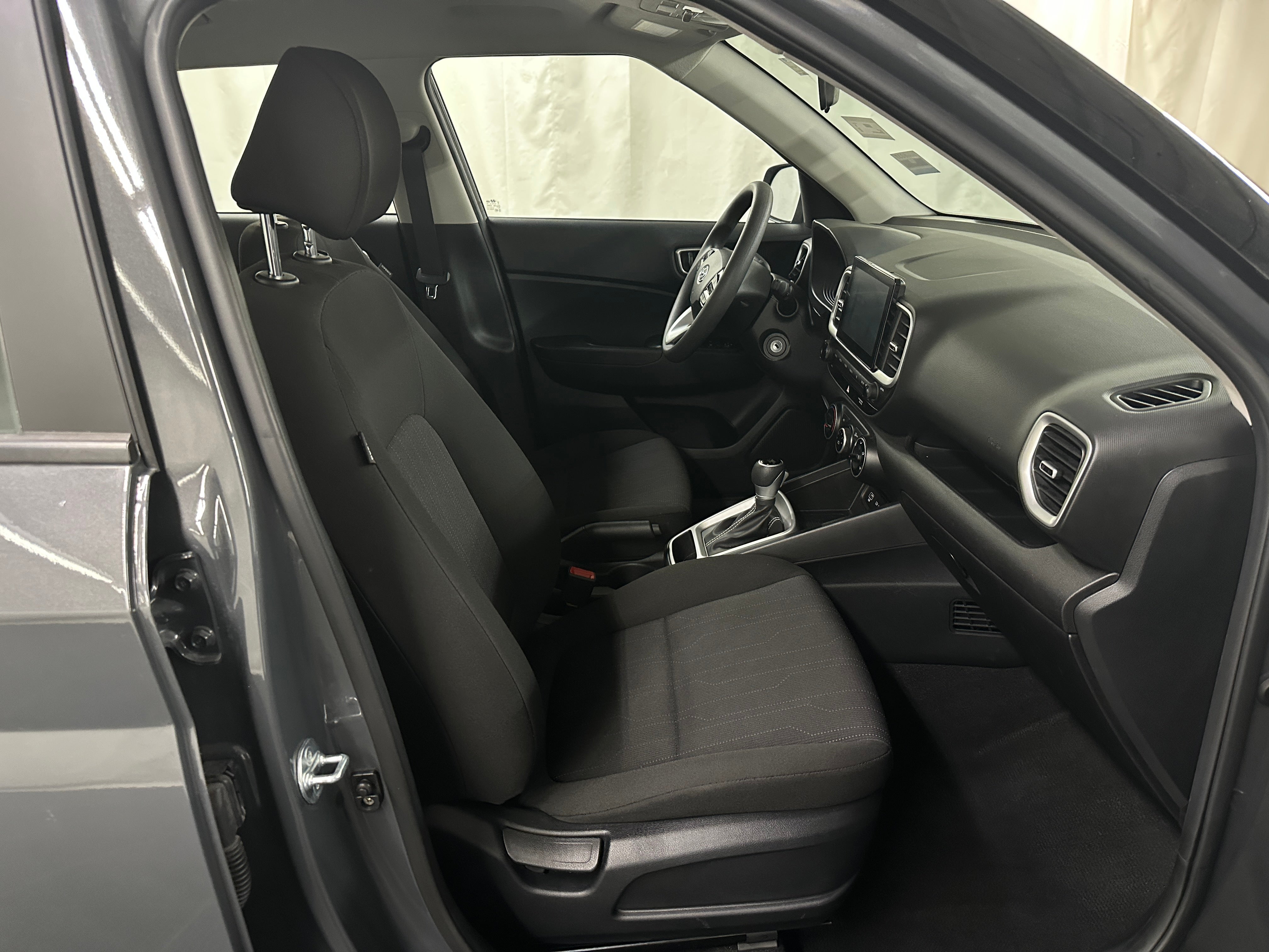 2024 Hyundai Venue SE 2