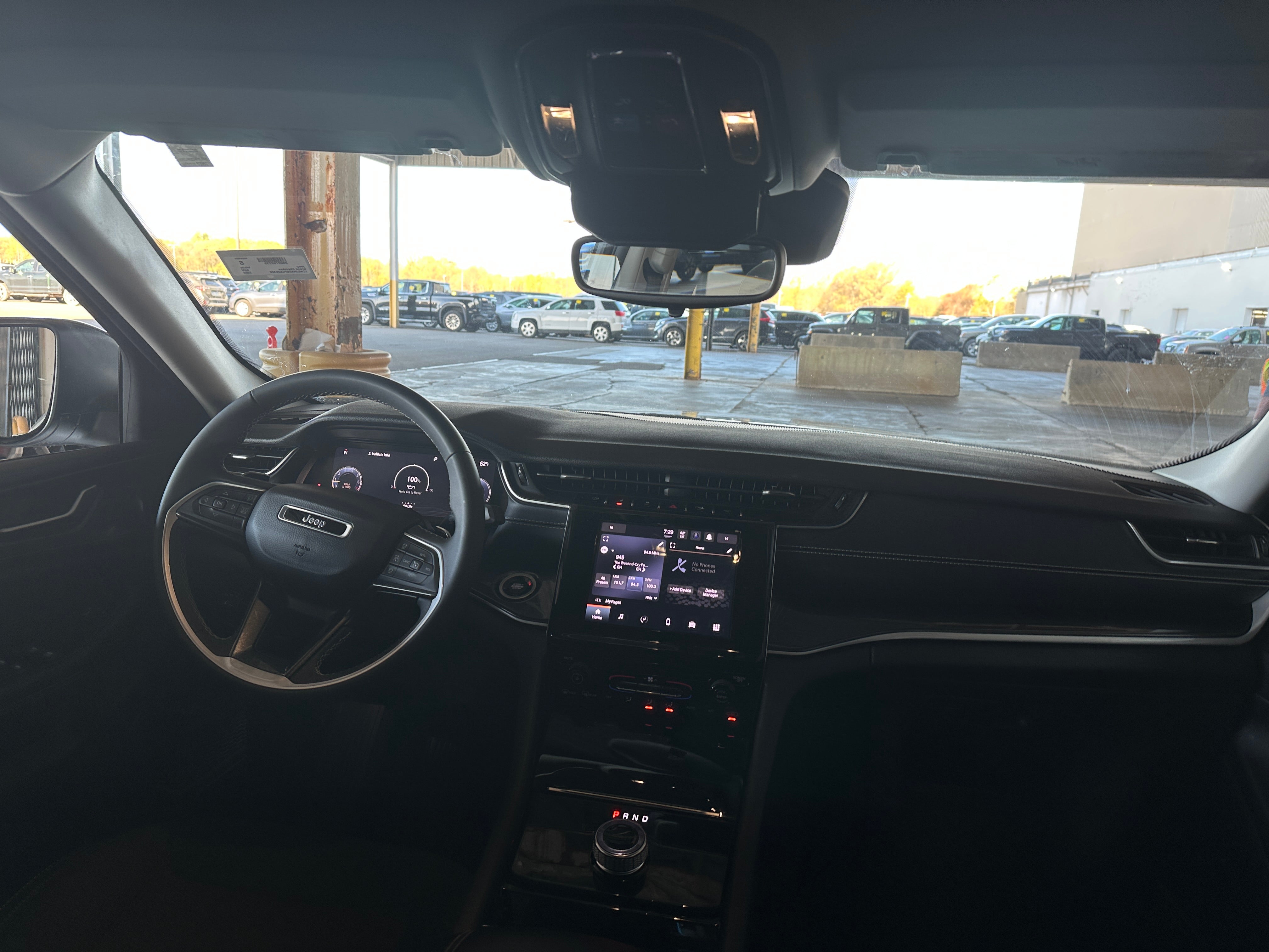 2023 Jeep Grand Cherokee Laredo 3