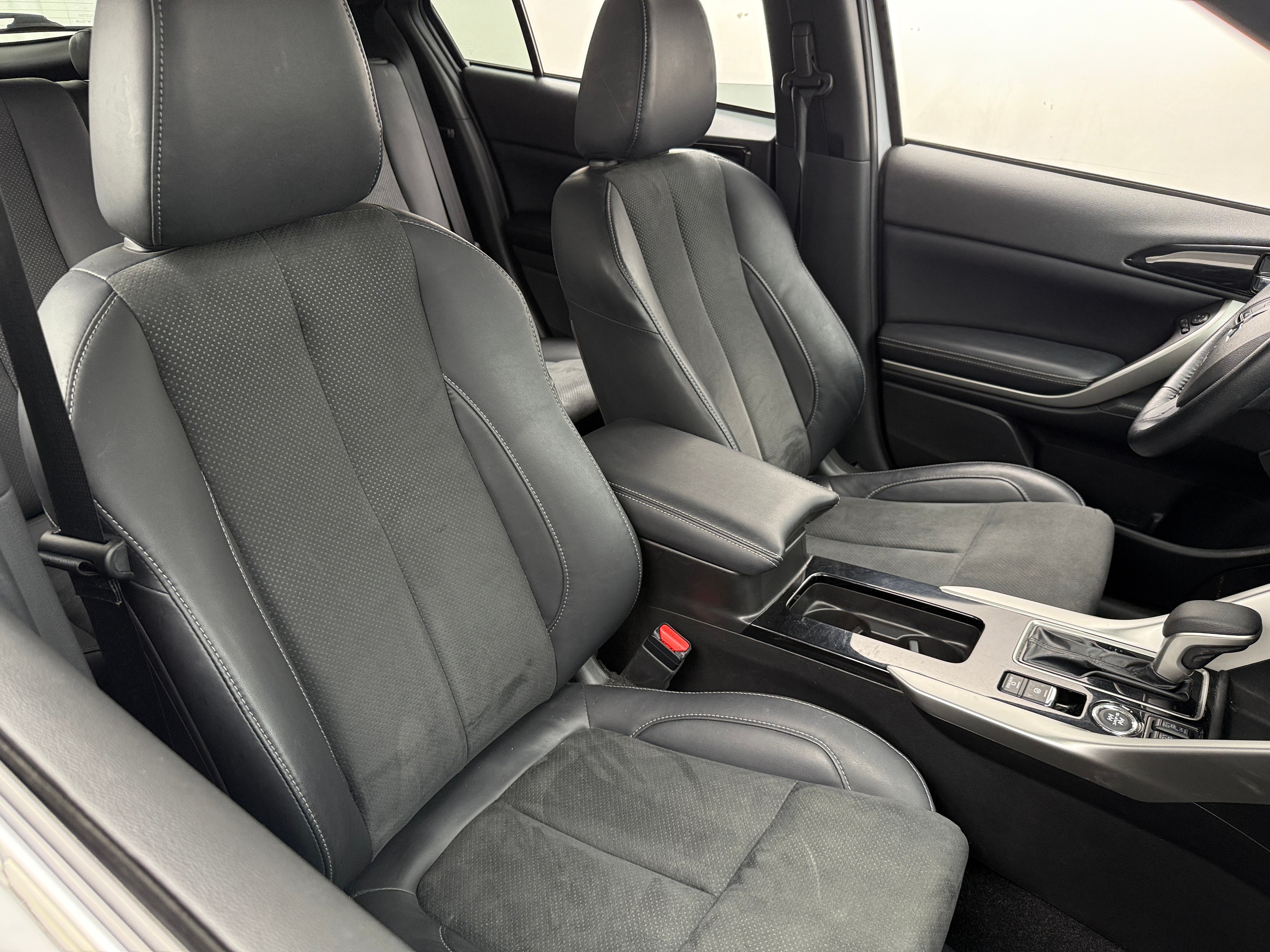 2022 Mitsubishi Eclipse Cross SE 2