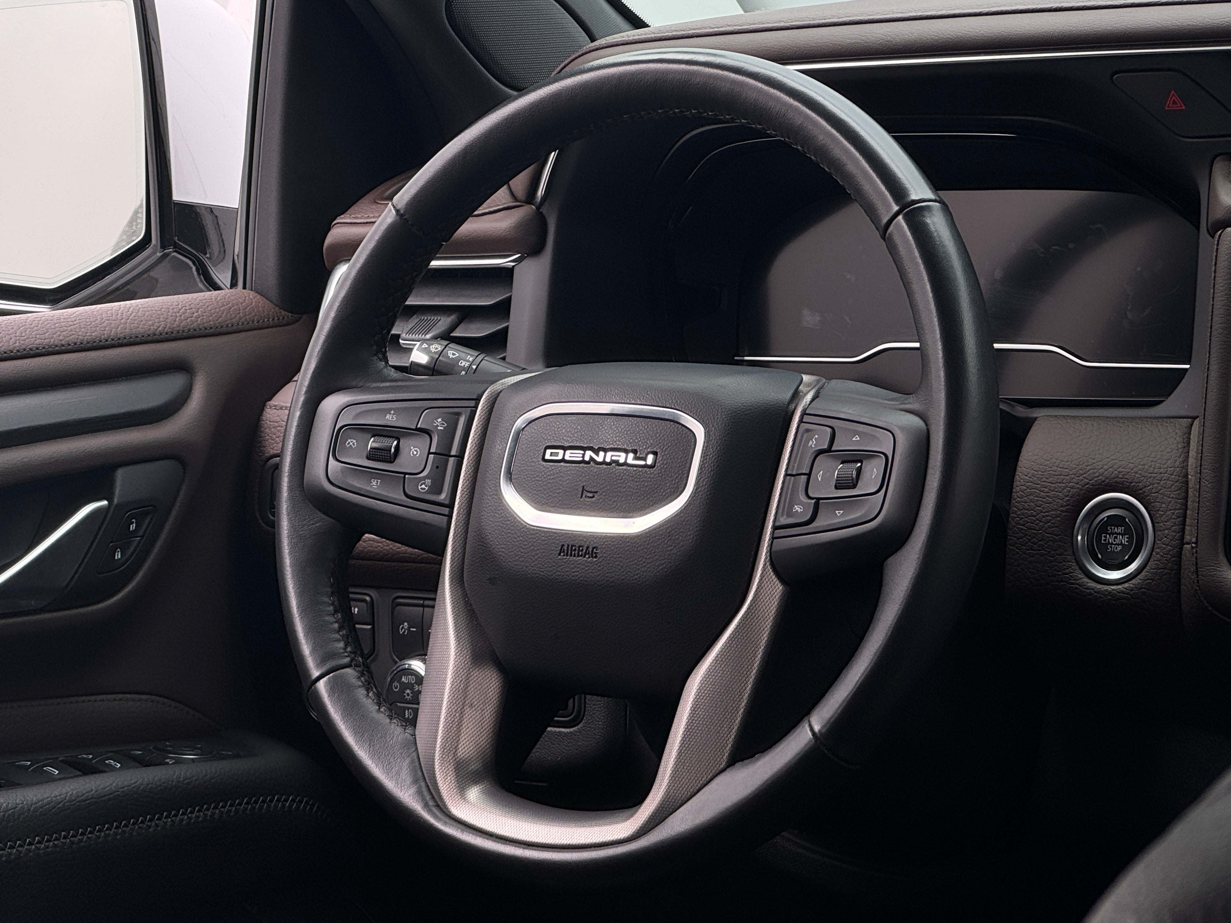 2022 GMC Yukon XL Denali 4