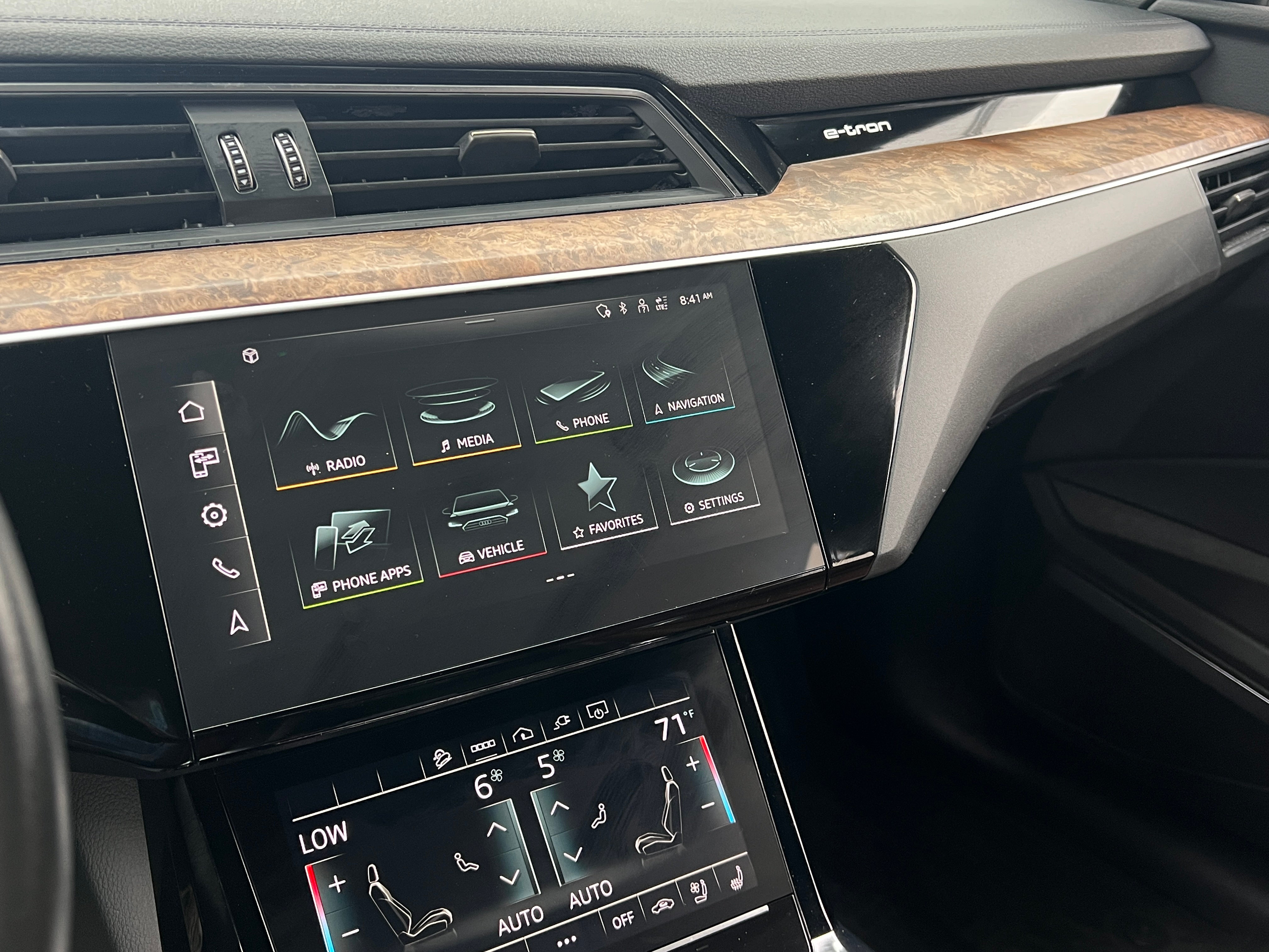 2022 Audi e-tron Premium Plus 3