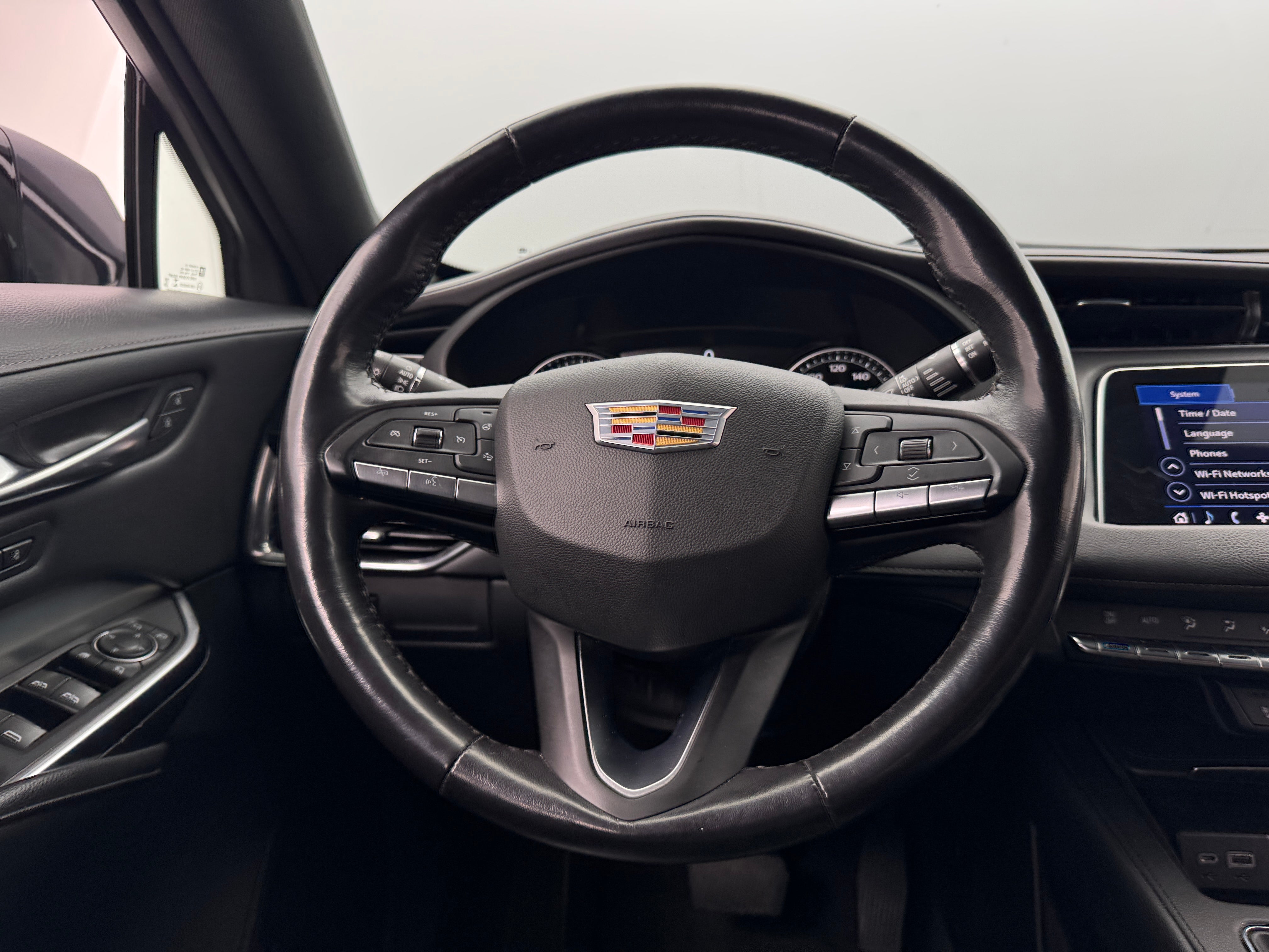 2023 Cadillac XT4 Premium Luxury 4