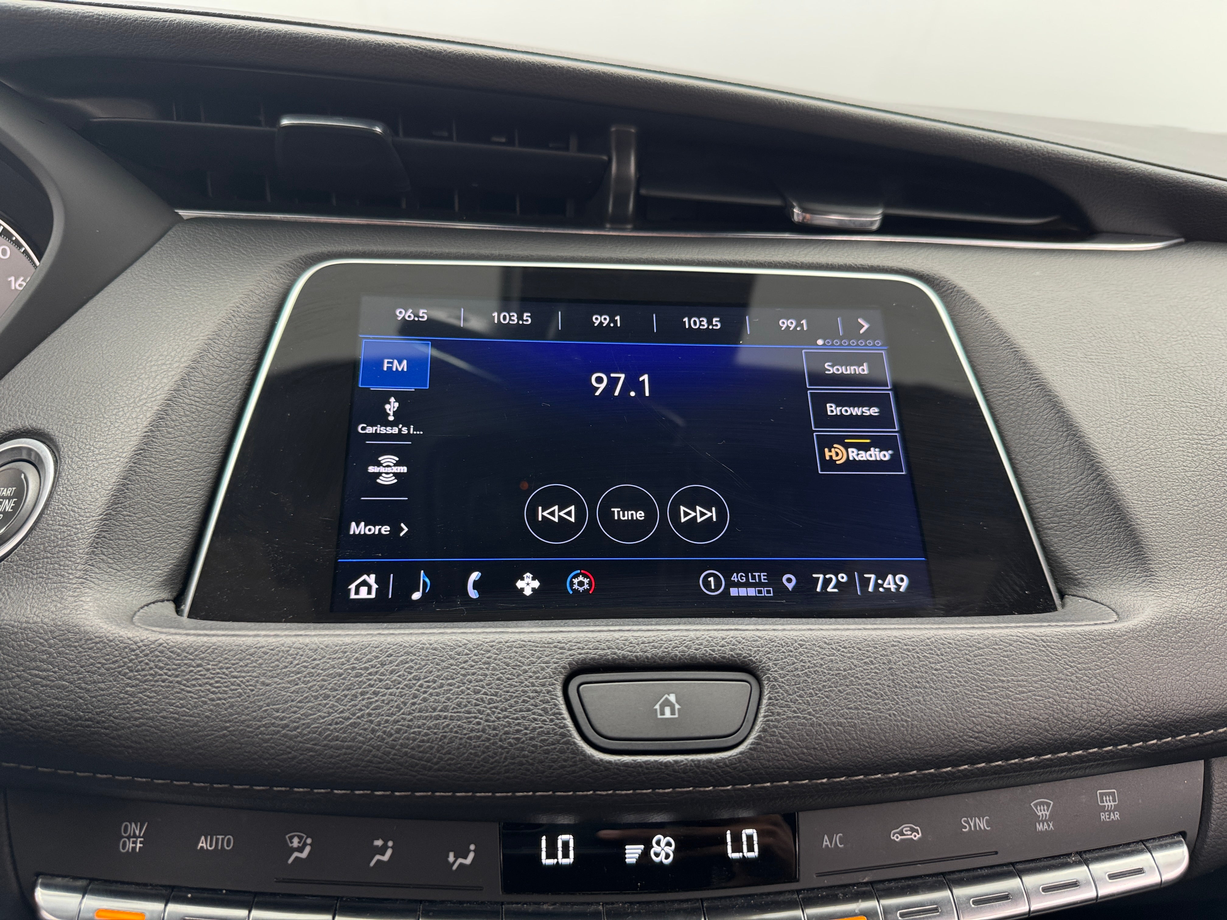 2023 Cadillac XT4 Premium Luxury 3