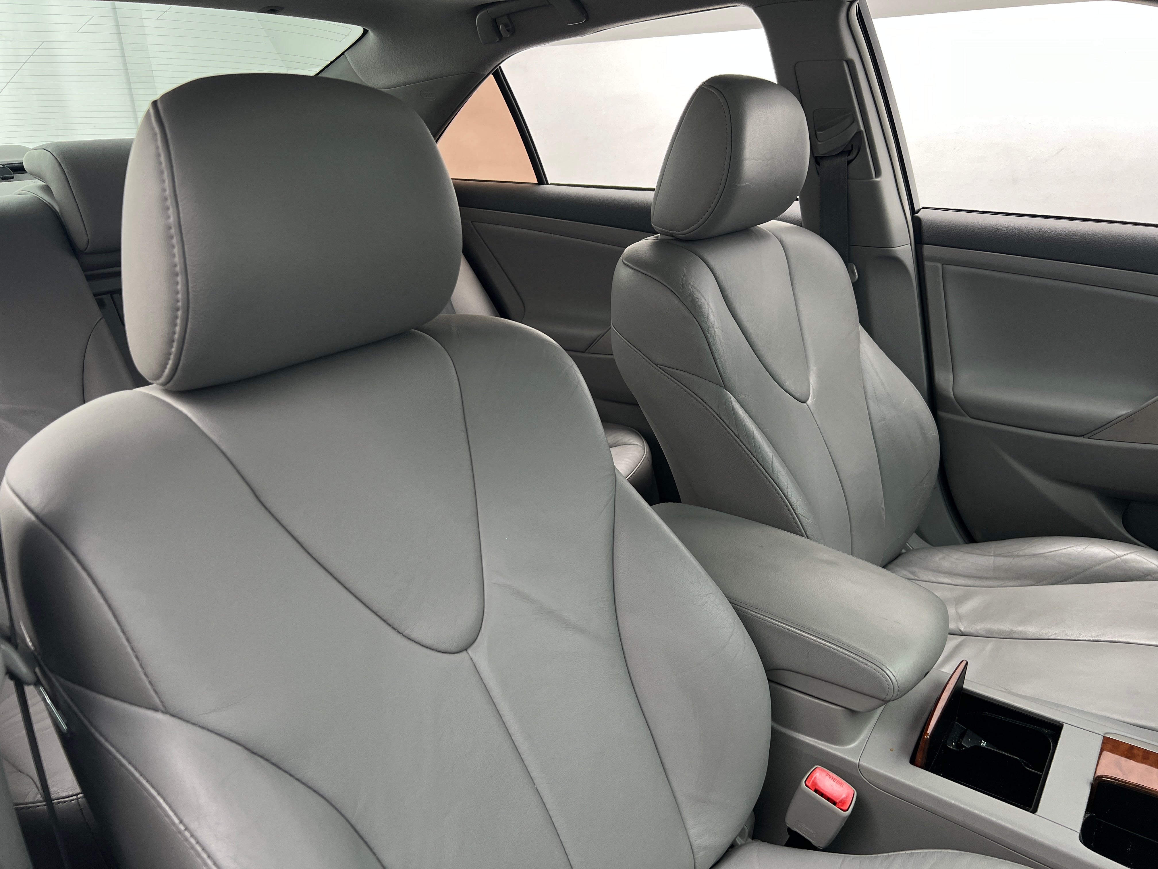 2010 Toyota Camry XLE 2