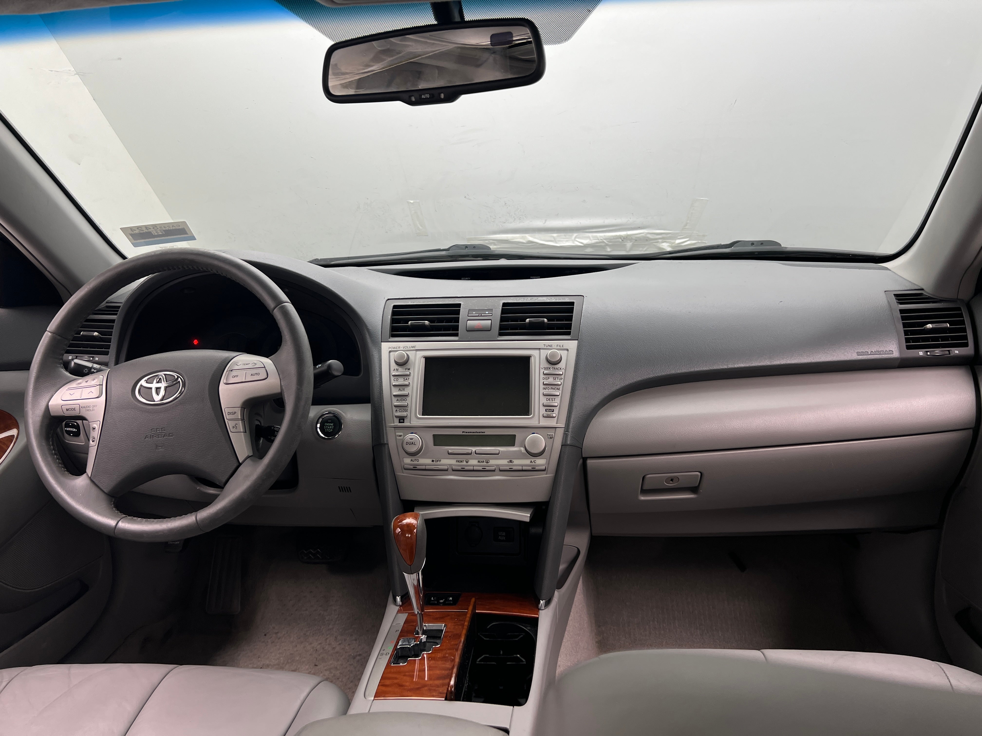 2010 Toyota Camry XLE 3